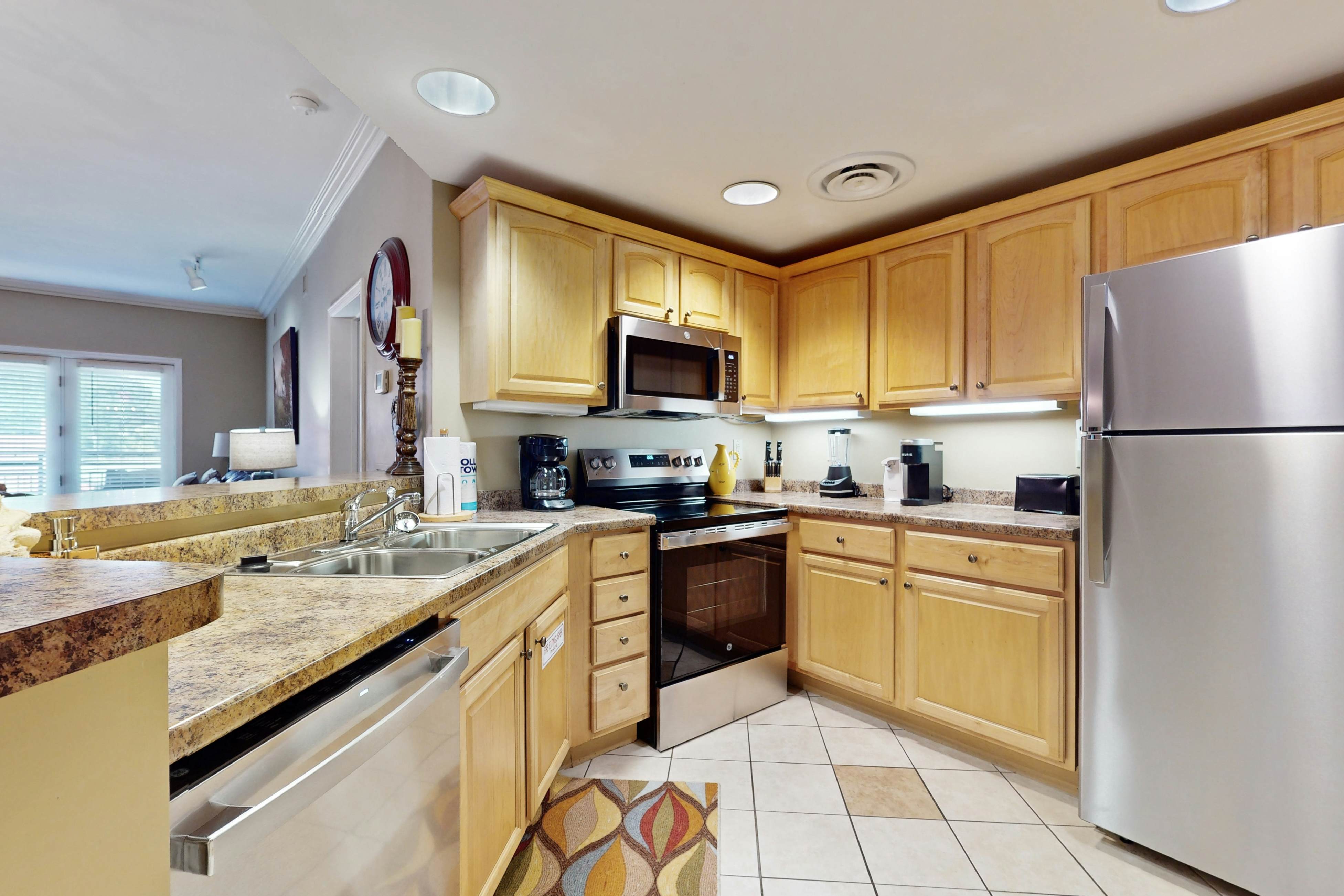 Homey Condo, Sleeps 6  W Balcony・Jetted Tub