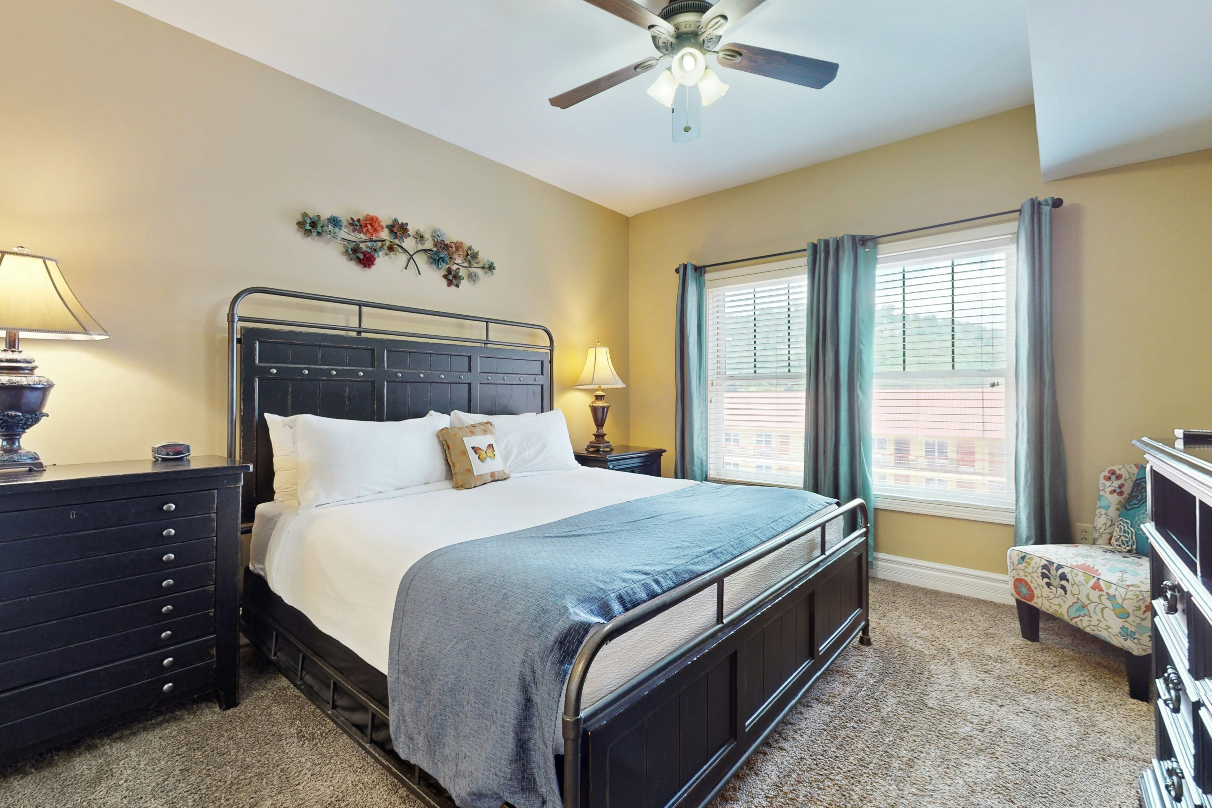 Homey Condo, Sleeps 6  W Balcony・Jetted Tub