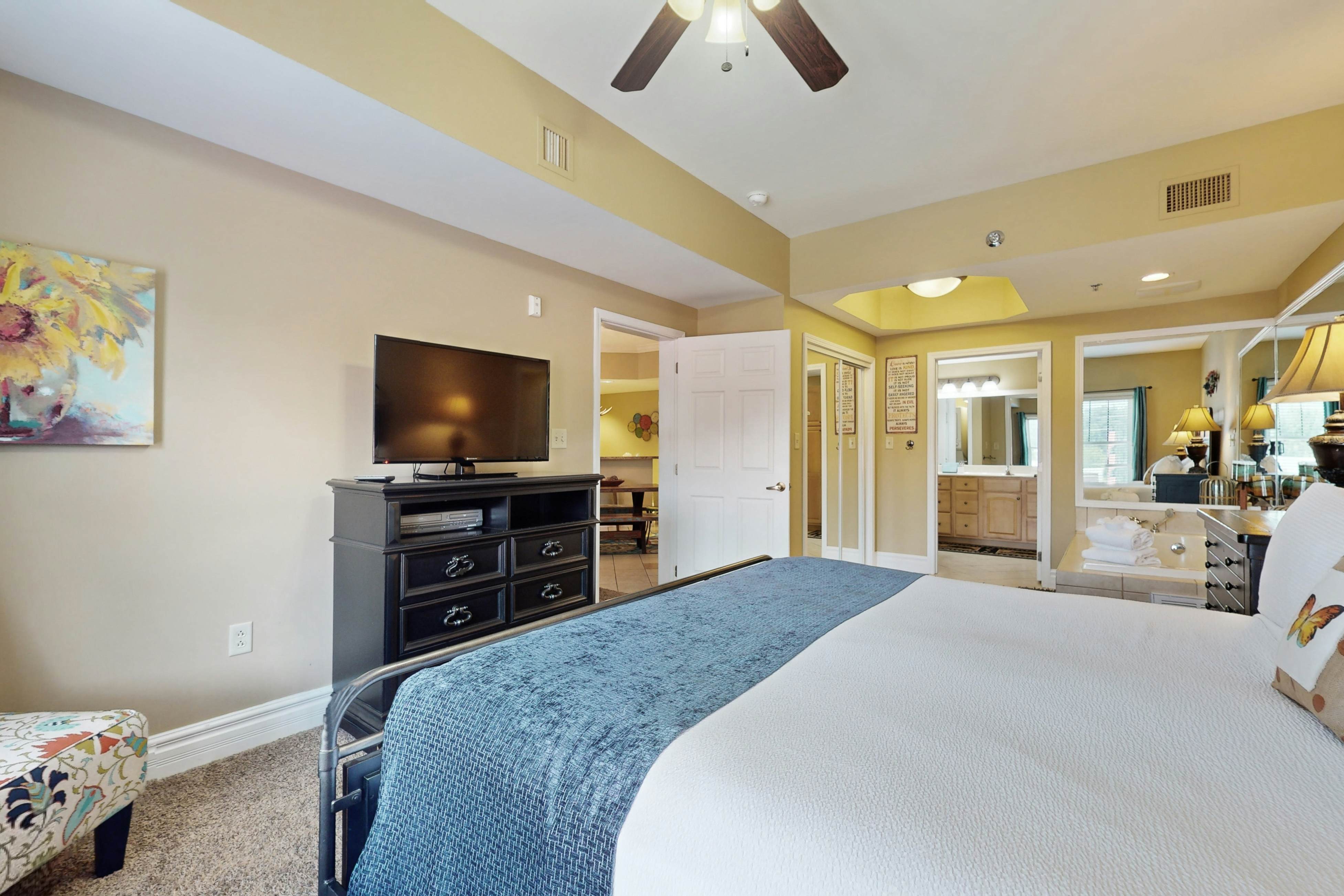 Homey Condo, Sleeps 6  W Balcony・Jetted Tub