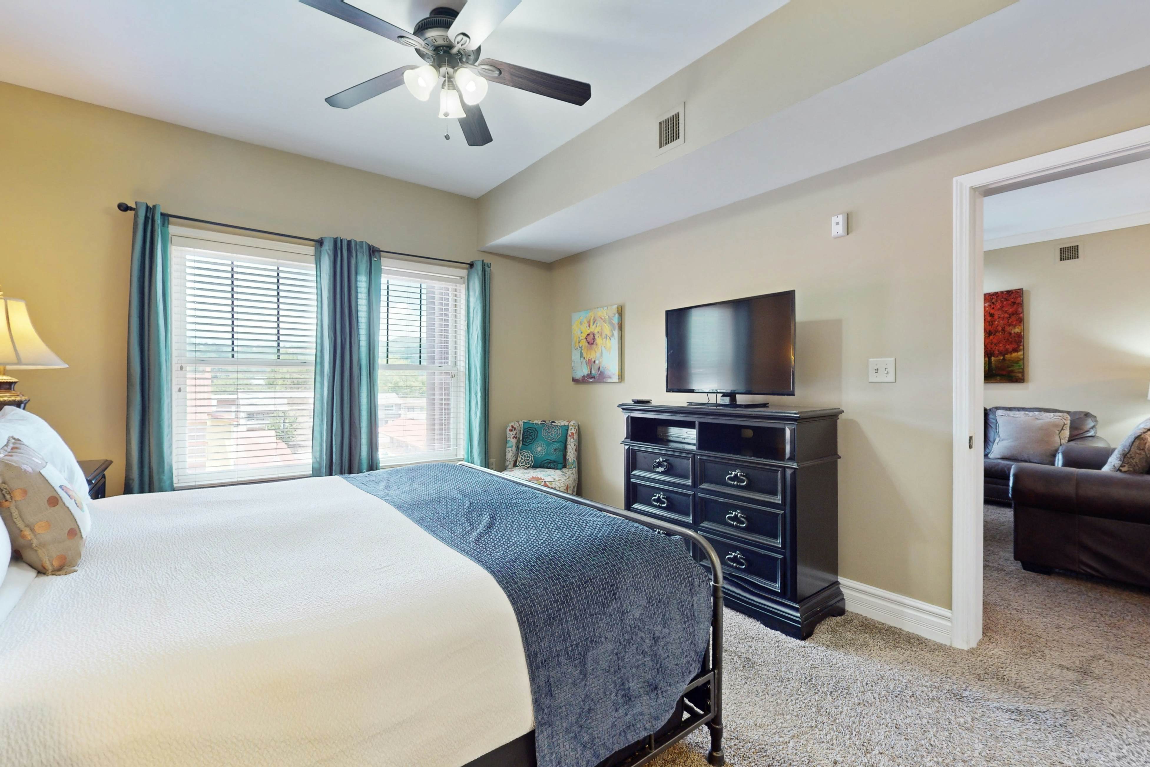 Homey Condo, Sleeps 6  W Balcony・Jetted Tub