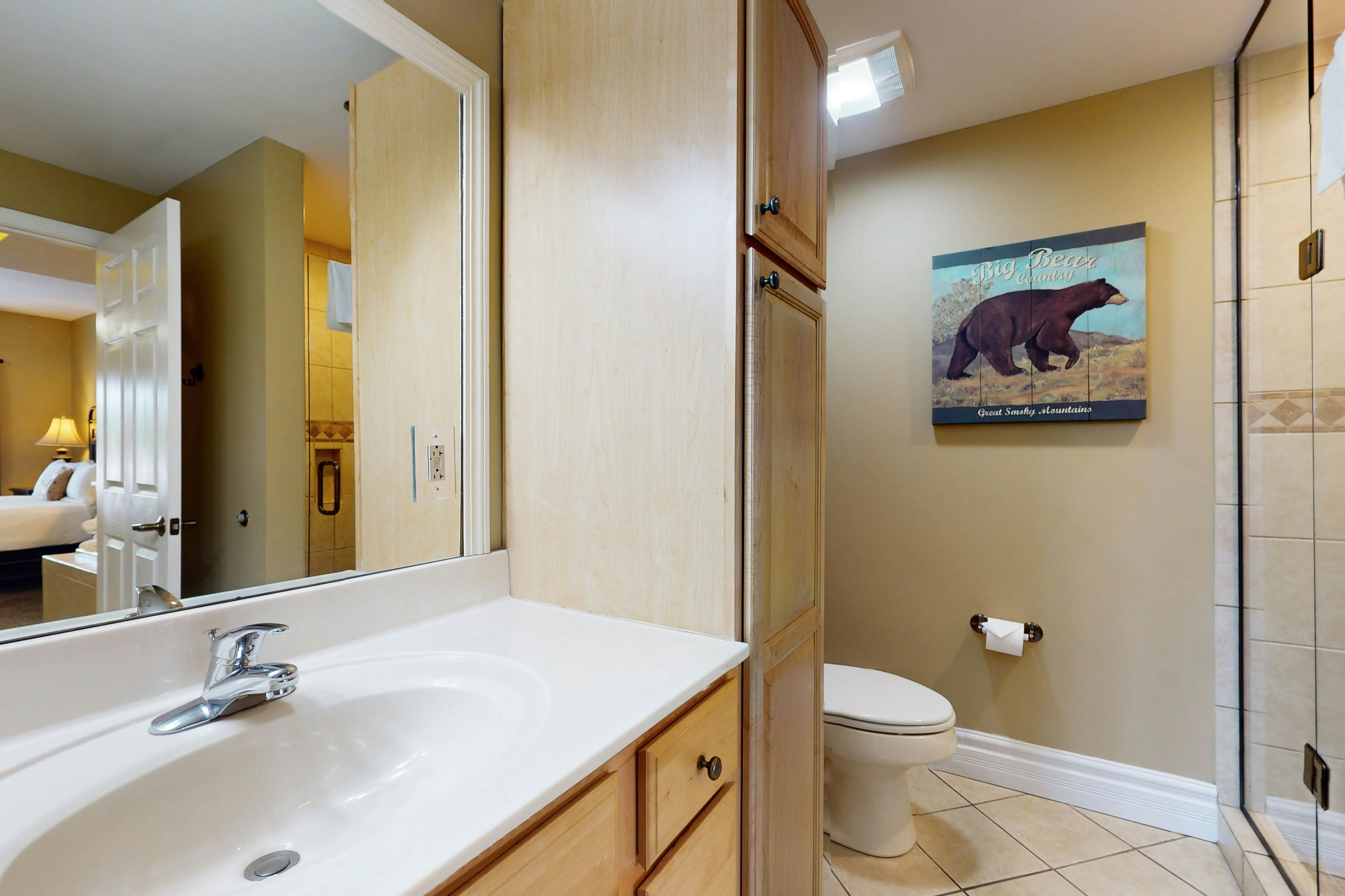 Homey Condo, Sleeps 6  W Balcony・Jetted Tub