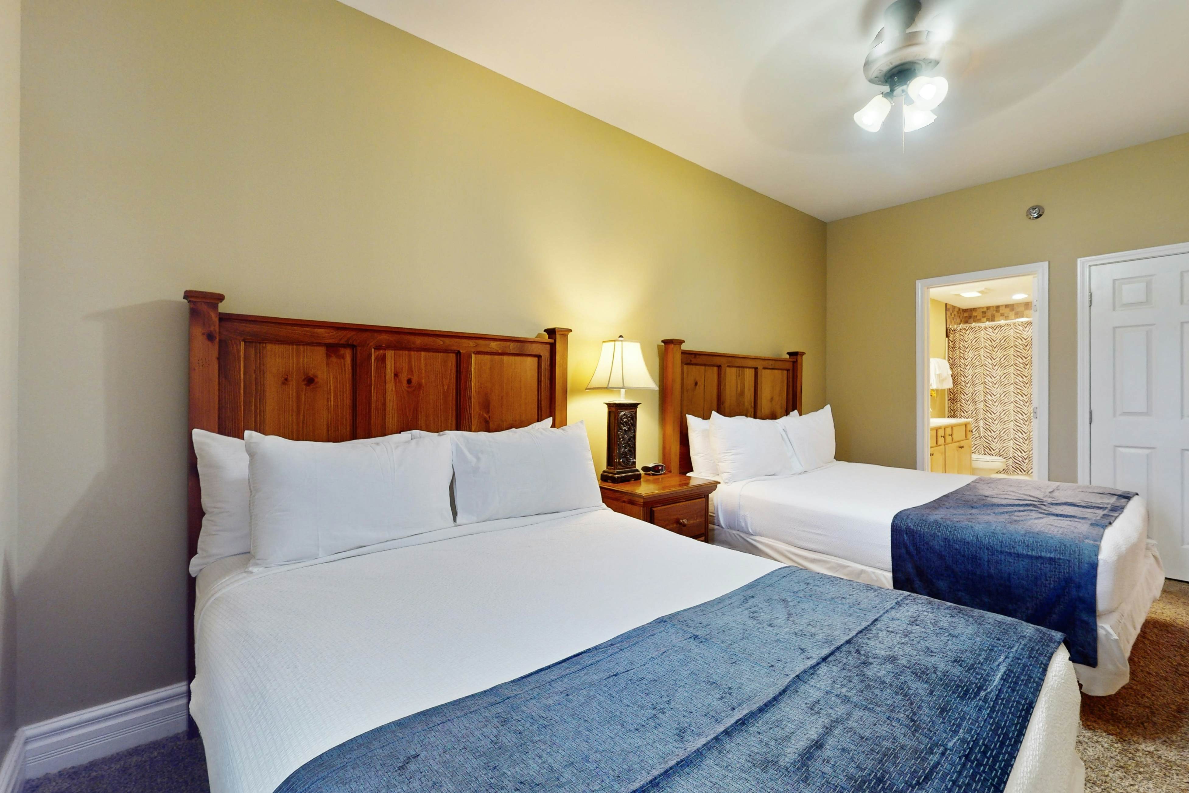 Homey Condo, Sleeps 6  W Balcony・Jetted Tub