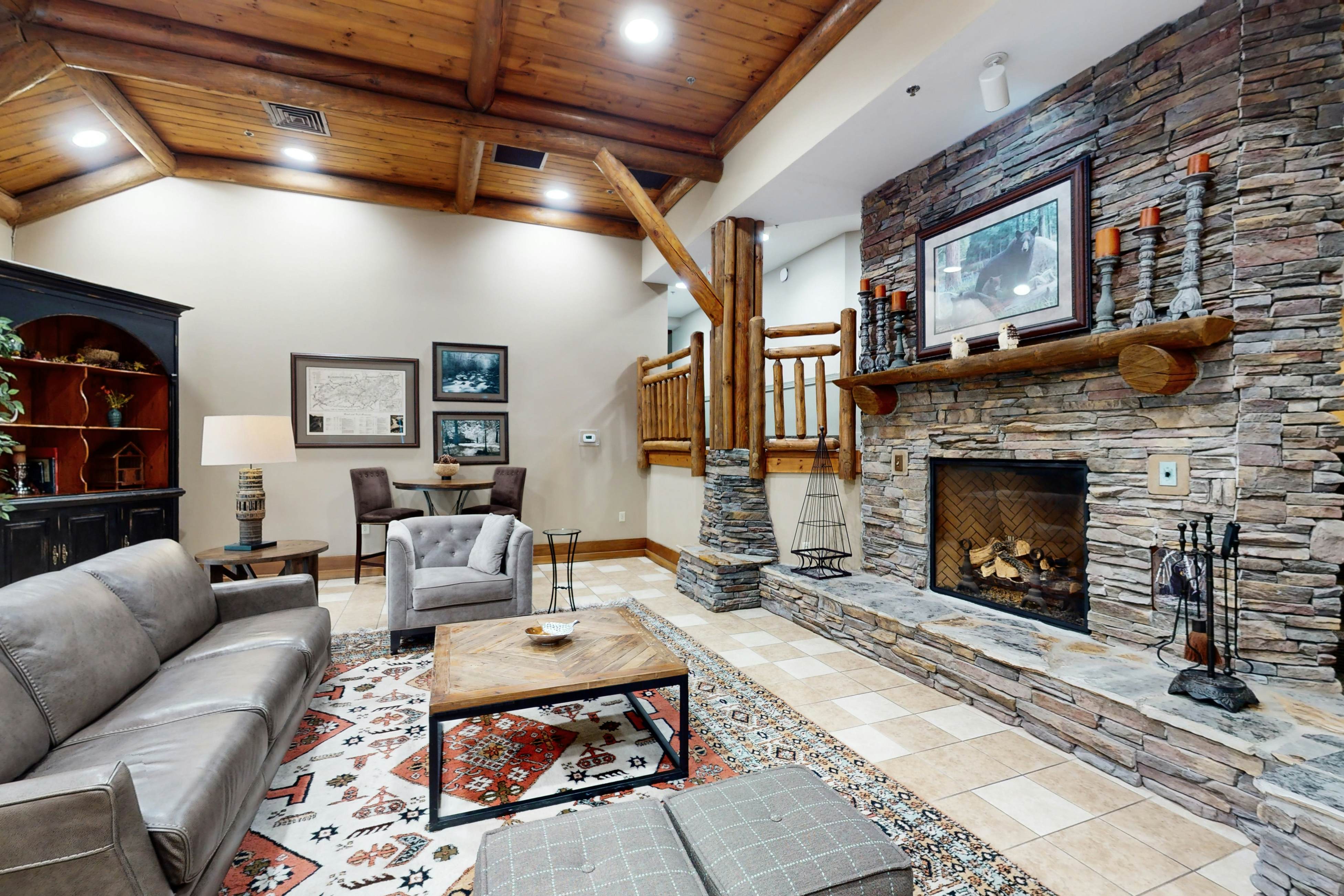 Homey Condo, Sleeps 6  W Balcony・Jetted Tub