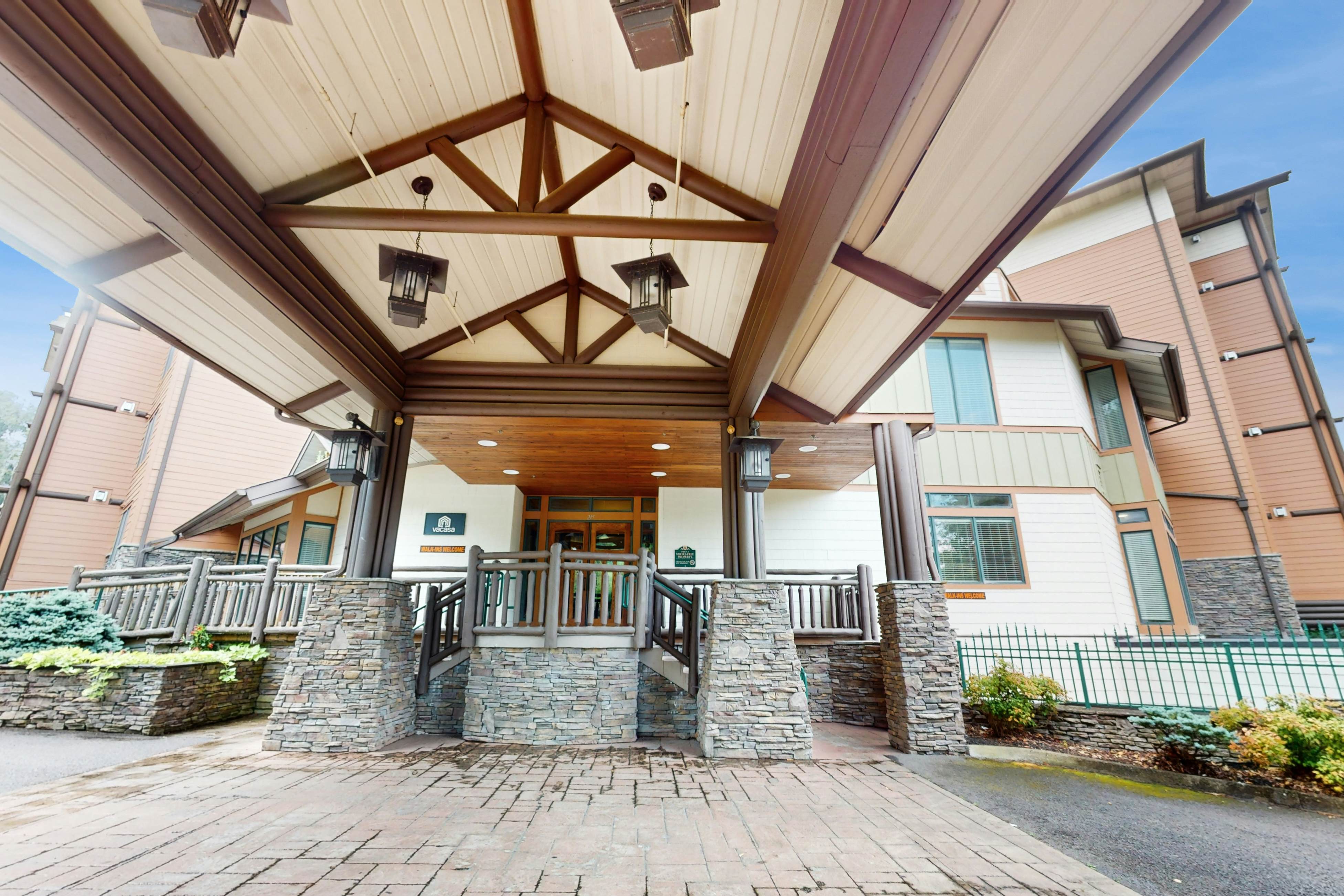 Homey Condo, Sleeps 6  W Balcony・Jetted Tub