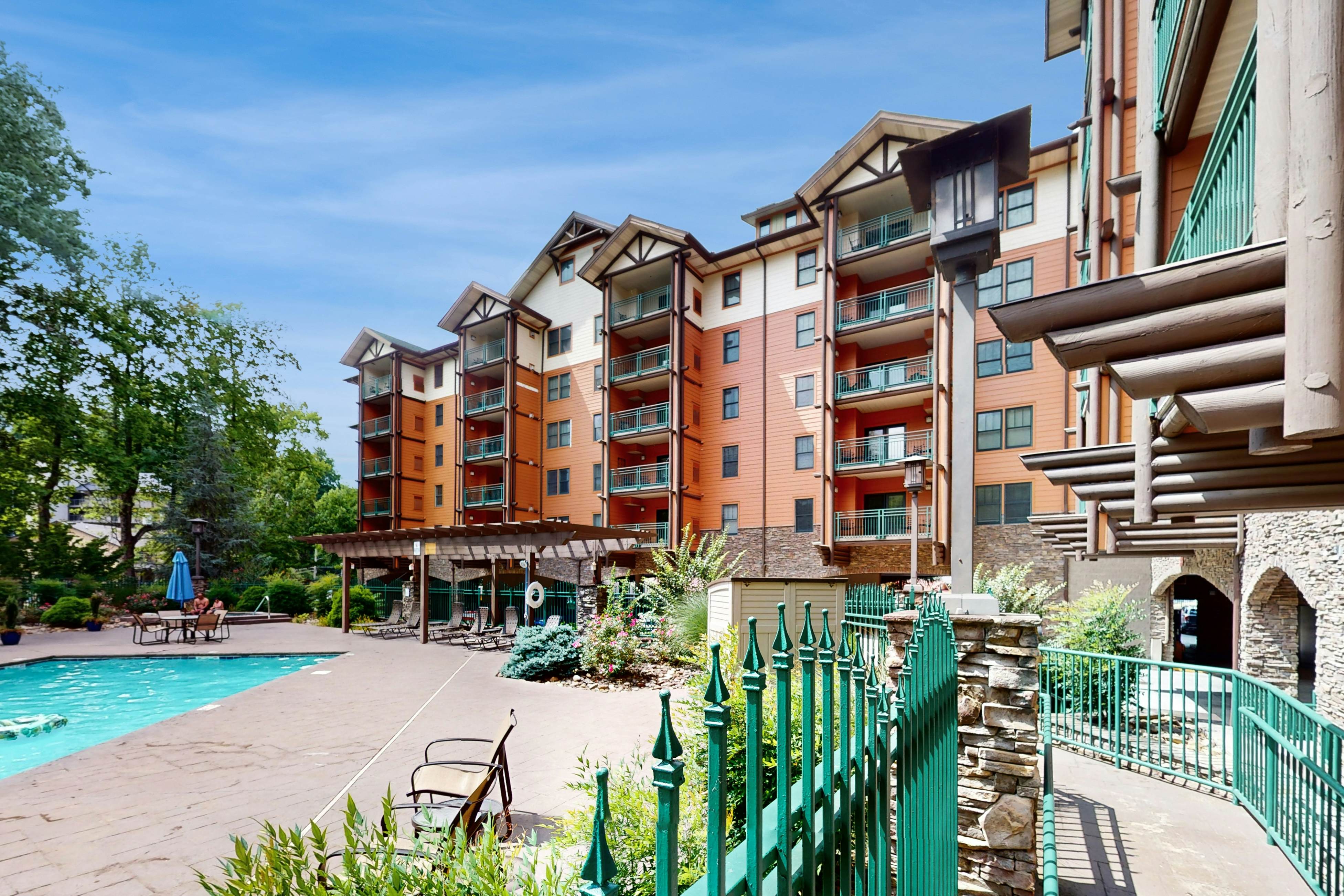 Homey Condo, Sleeps 6  W Balcony・Jetted Tub