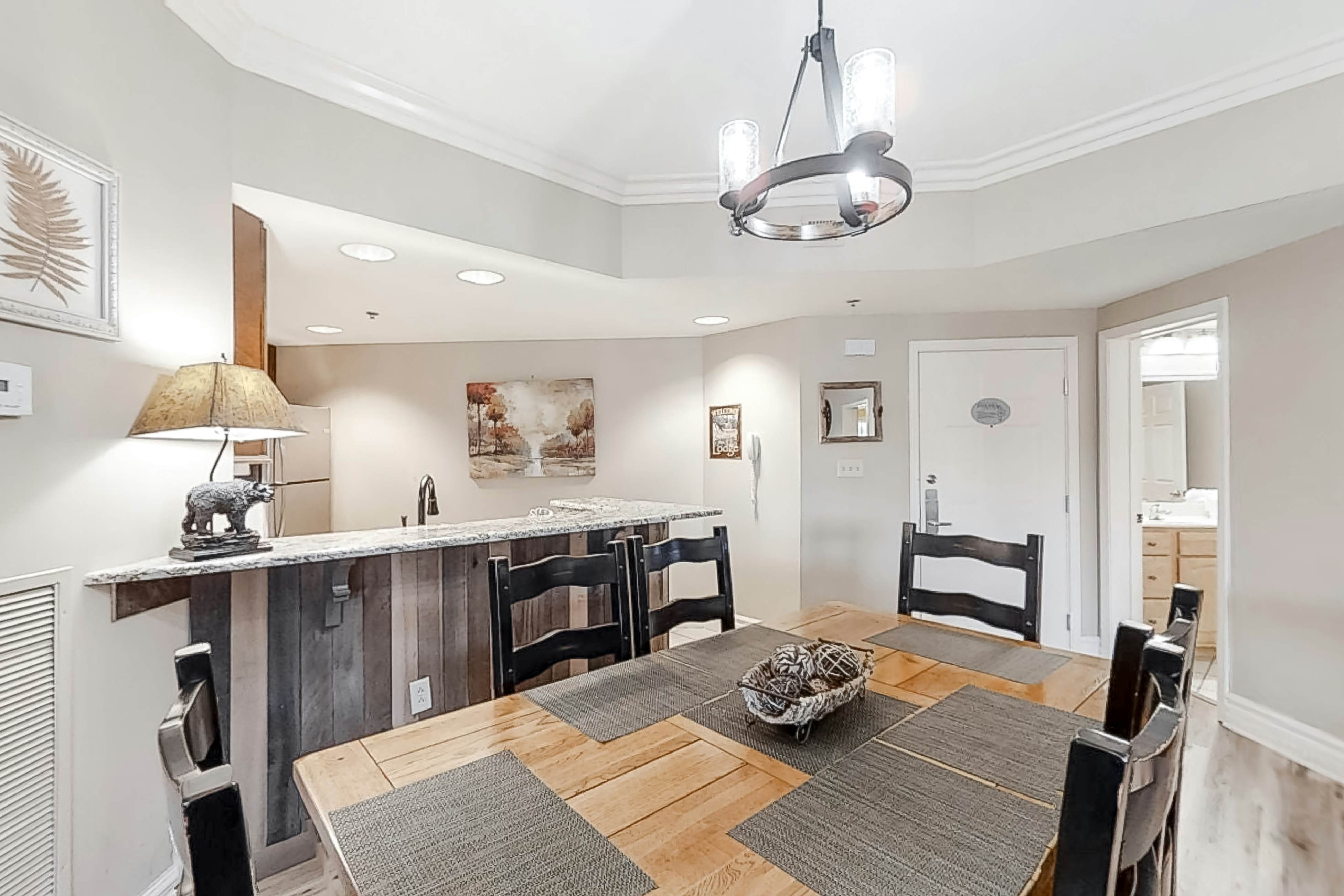 Welcoming Downtown Condo, Sleeps 6・Jetted tub・Gym