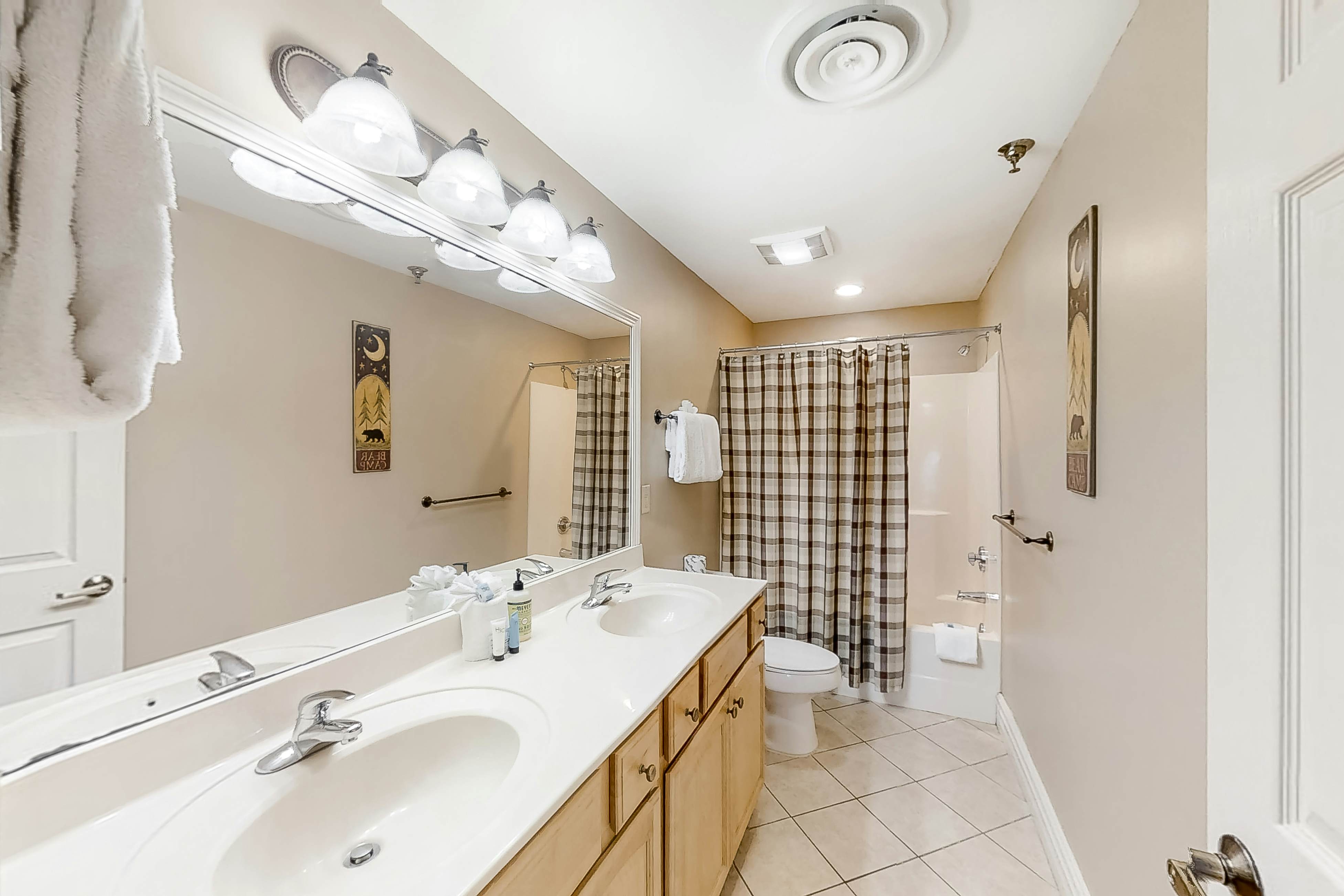 Welcoming Downtown Condo, Sleeps 6・Jetted tub・Gym