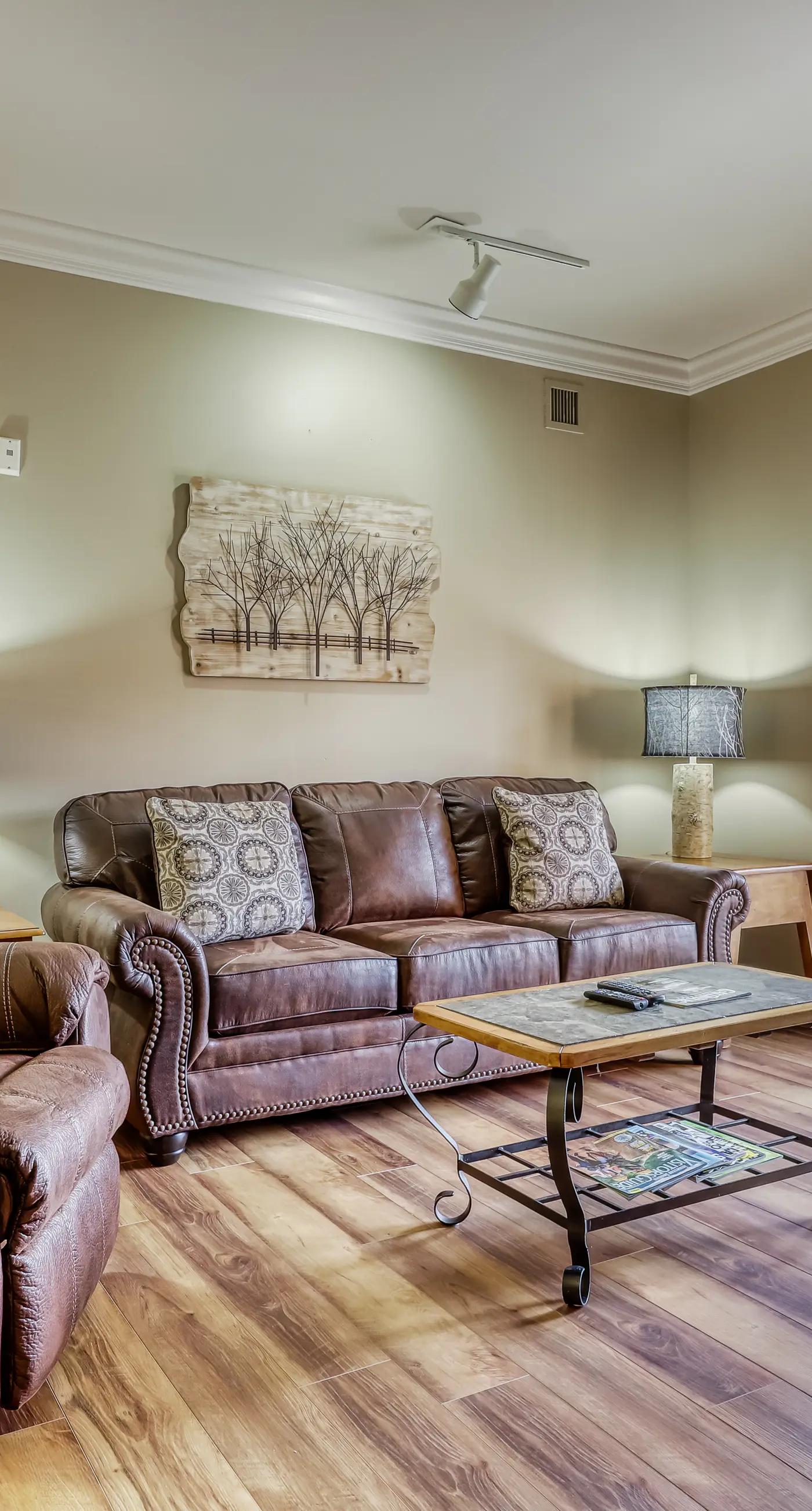 Inviting Near Downtown Condo, Sleeps 6, Jetted Tub