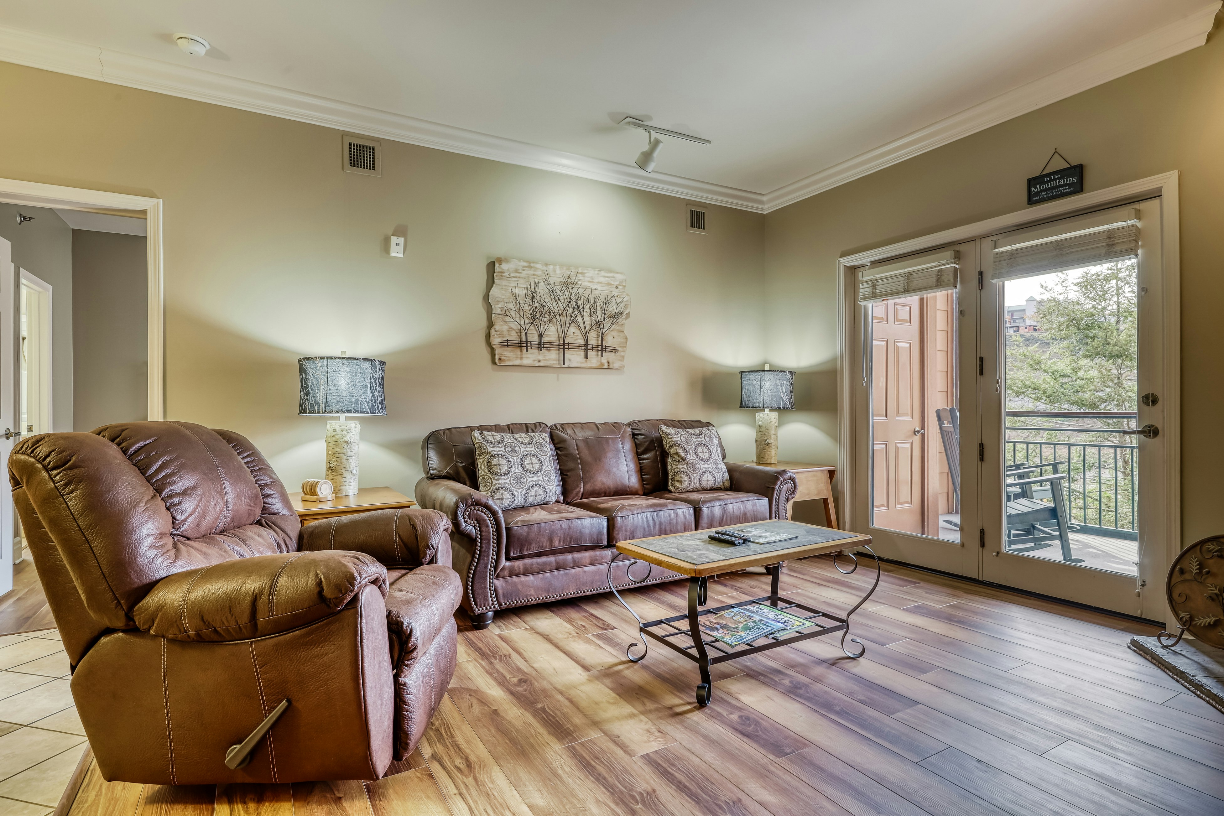 Inviting Near Downtown Condo, Sleeps 6・Jetted Tub