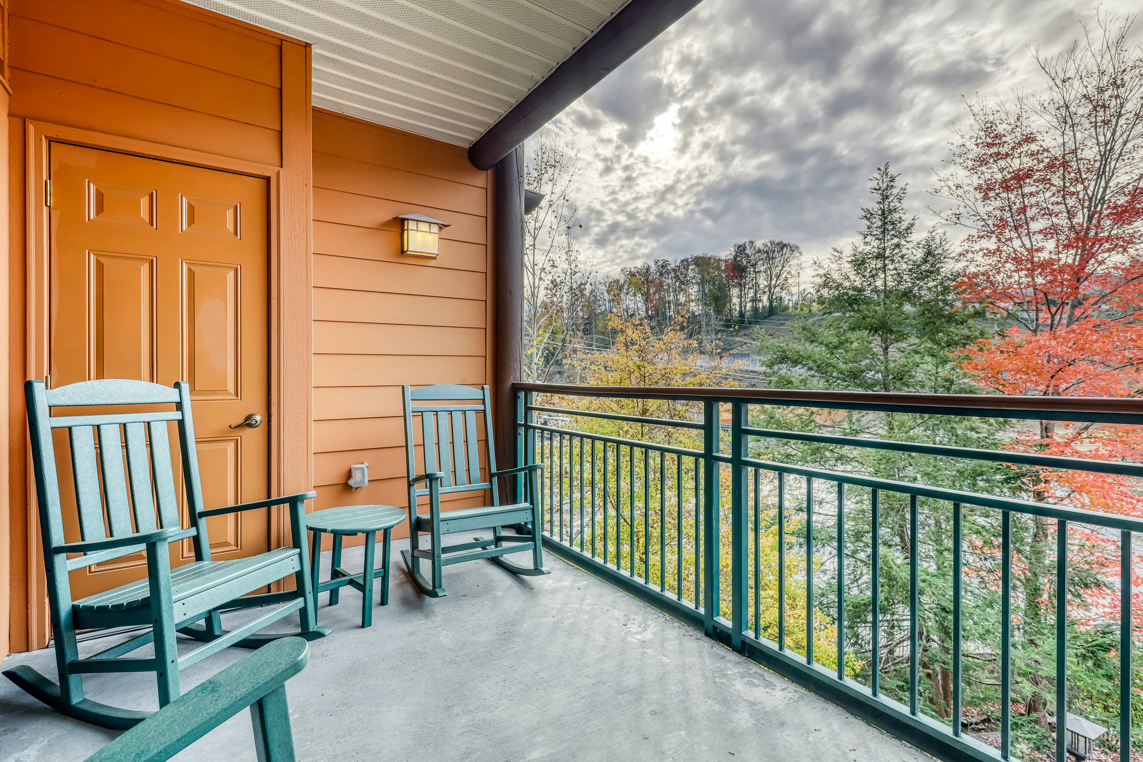 Inviting Near Downtown Condo, Sleeps 6・Jetted Tub