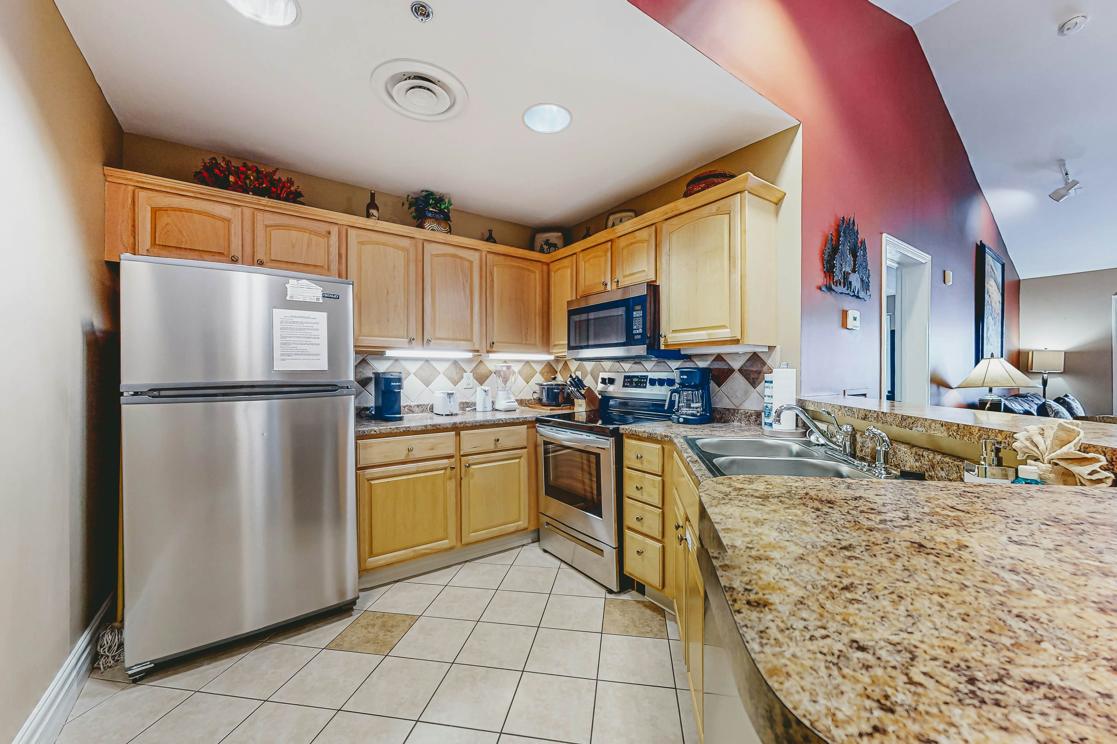 Chic Condo Near Downtown, Sleeps 8・Fireplace・Gym