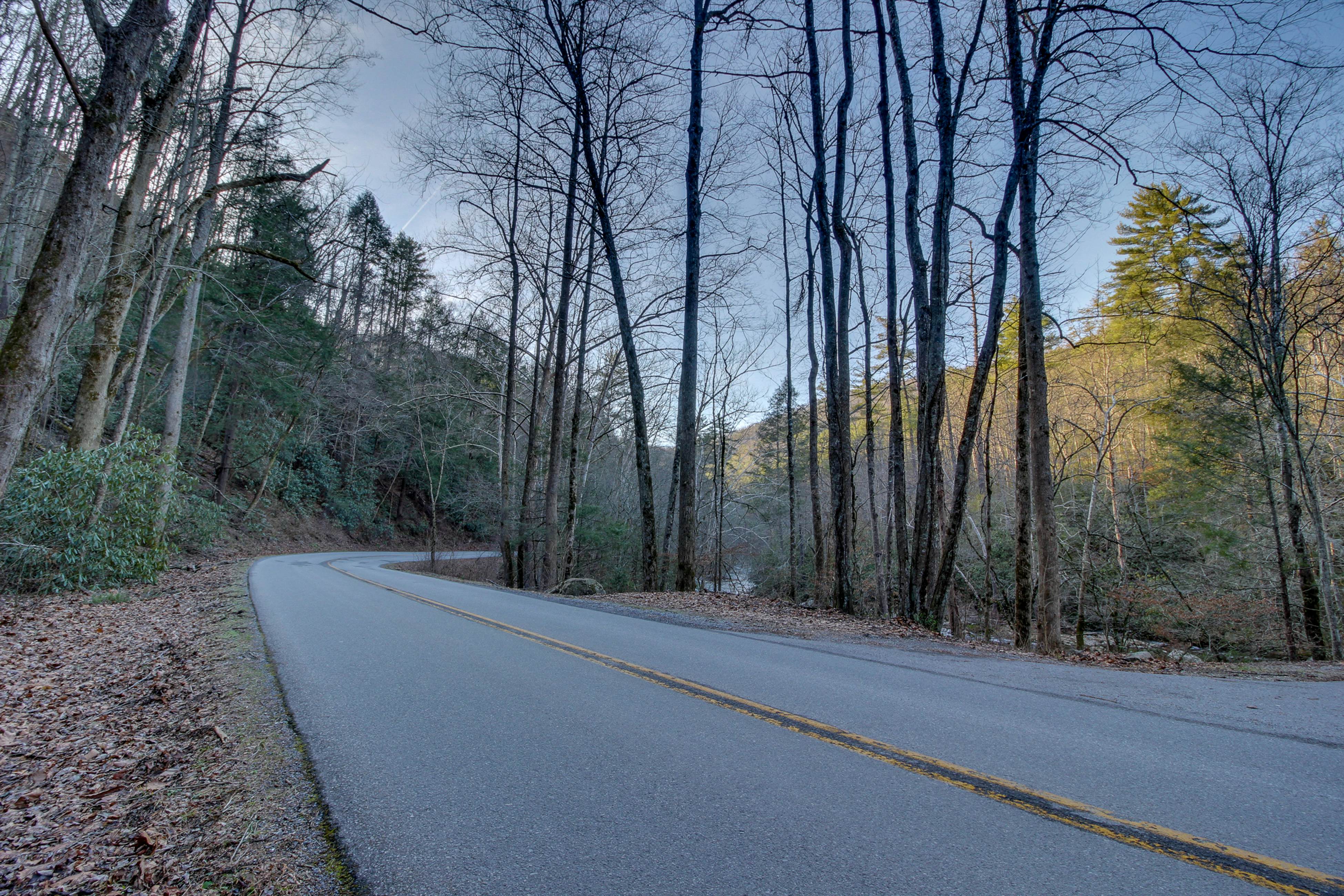 Chic Condo Near Downtown, Sleeps 8・Fireplace・Gym