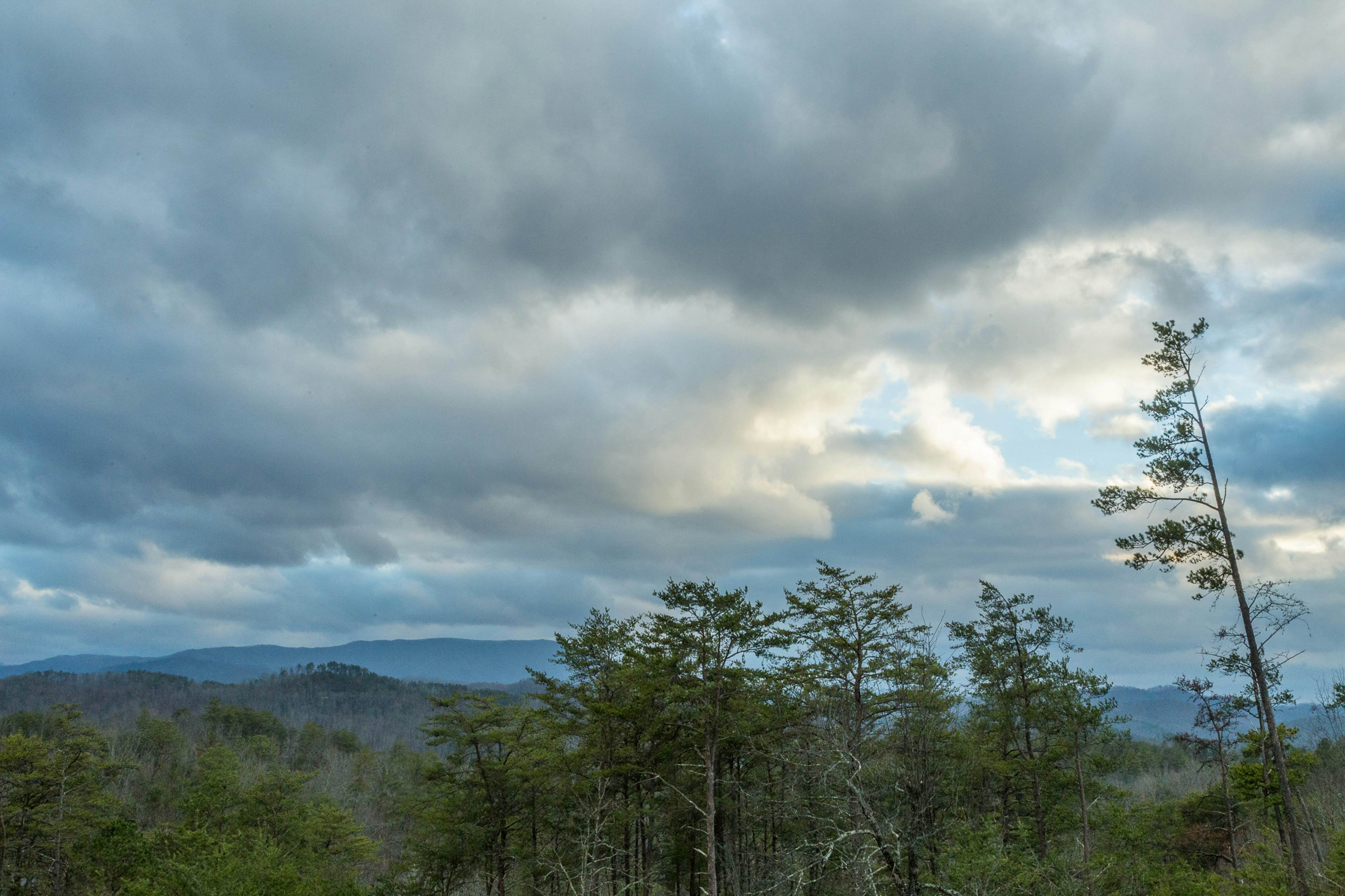 Chic Condo Near Downtown, Sleeps 8・Fireplace・Gym