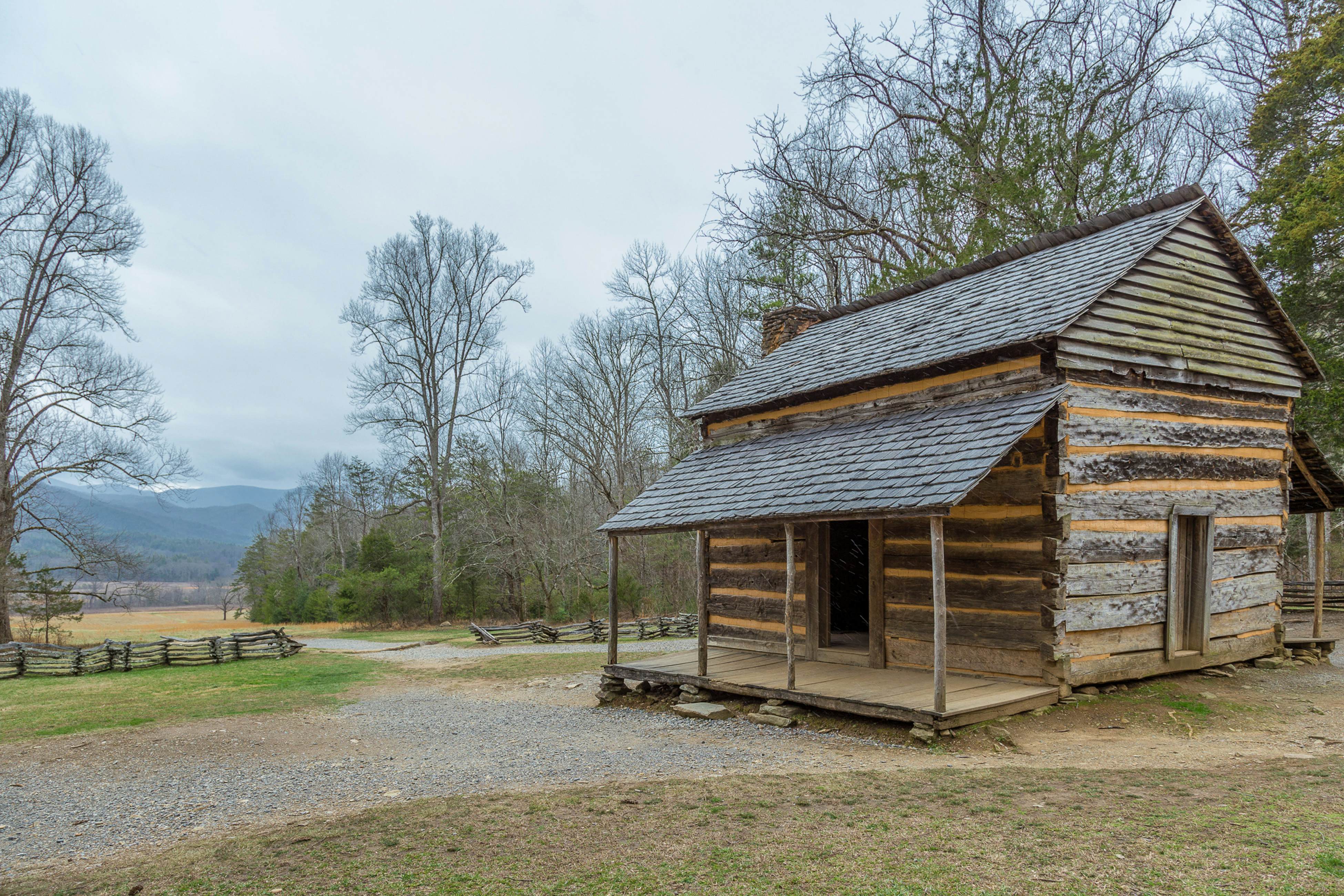 Chic Condo Near Downtown, Sleeps 8・Fireplace・Gym