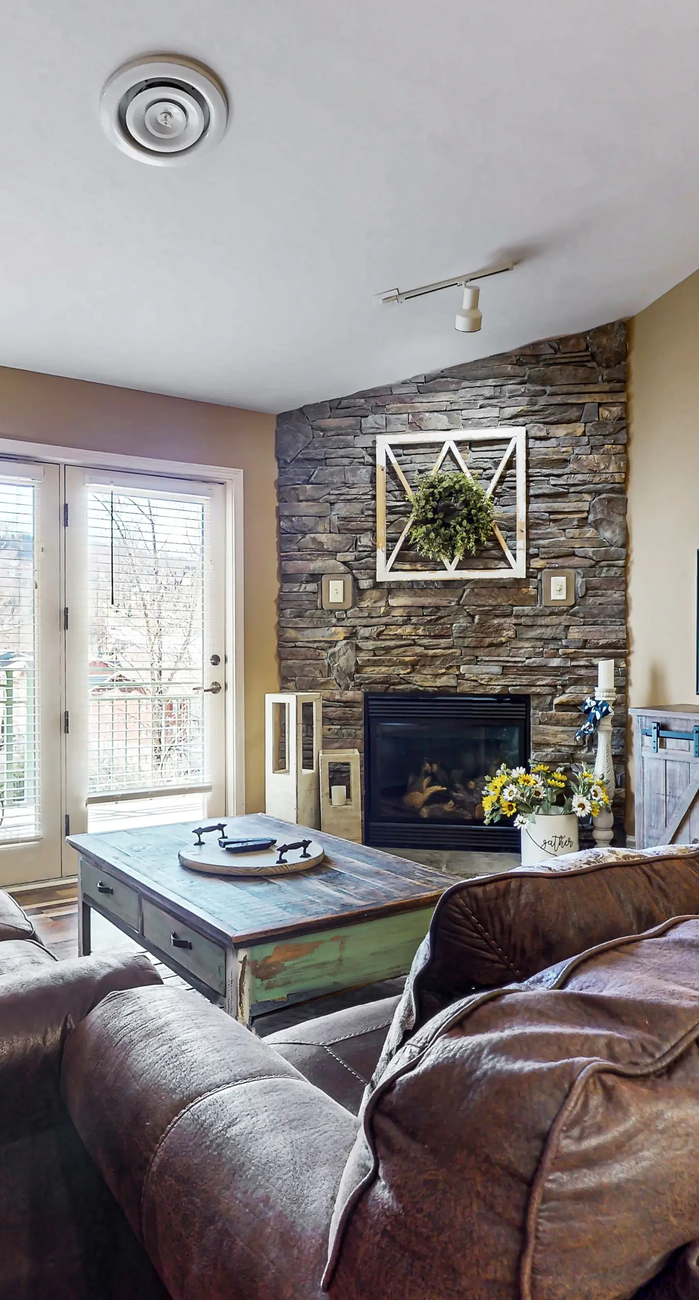 Enjoy Comfort, Sleeps 8 Condo, Jetted Tub, Fireplace