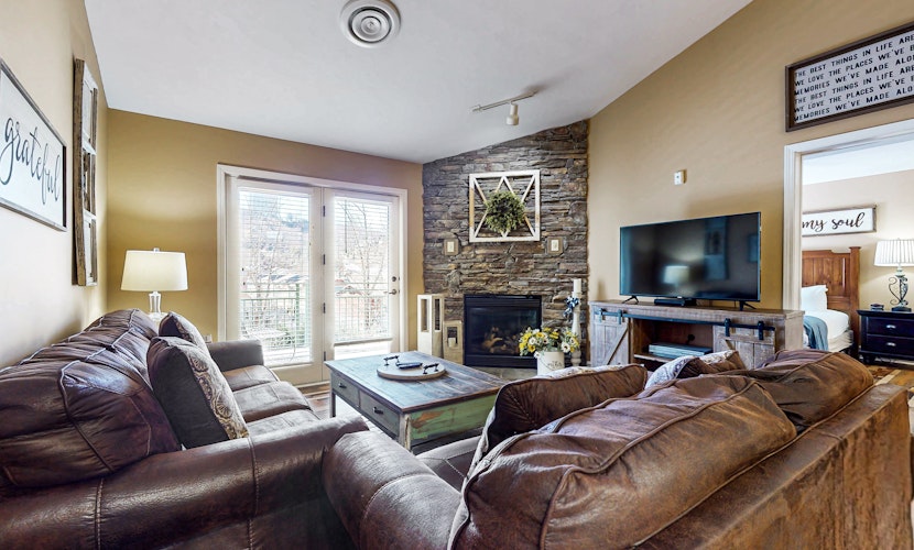 Enjoy Comfort, Sleeps 8 Condo・Jetted Tub・Fireplace