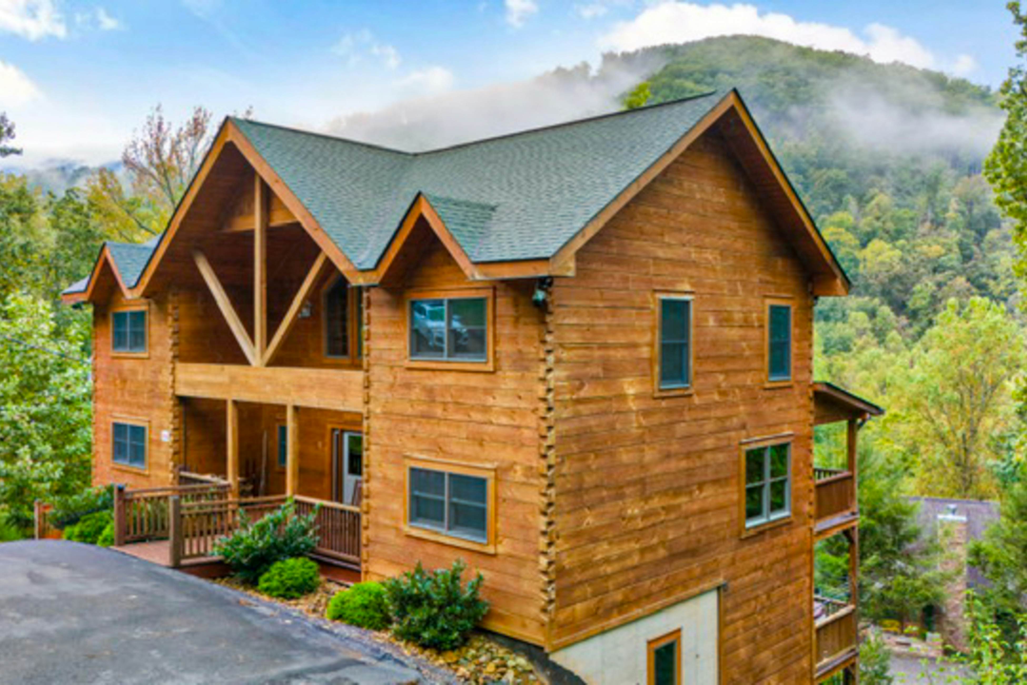 Large Cabin, Sleeps 20・Games・Hot Tub・Amazing Views