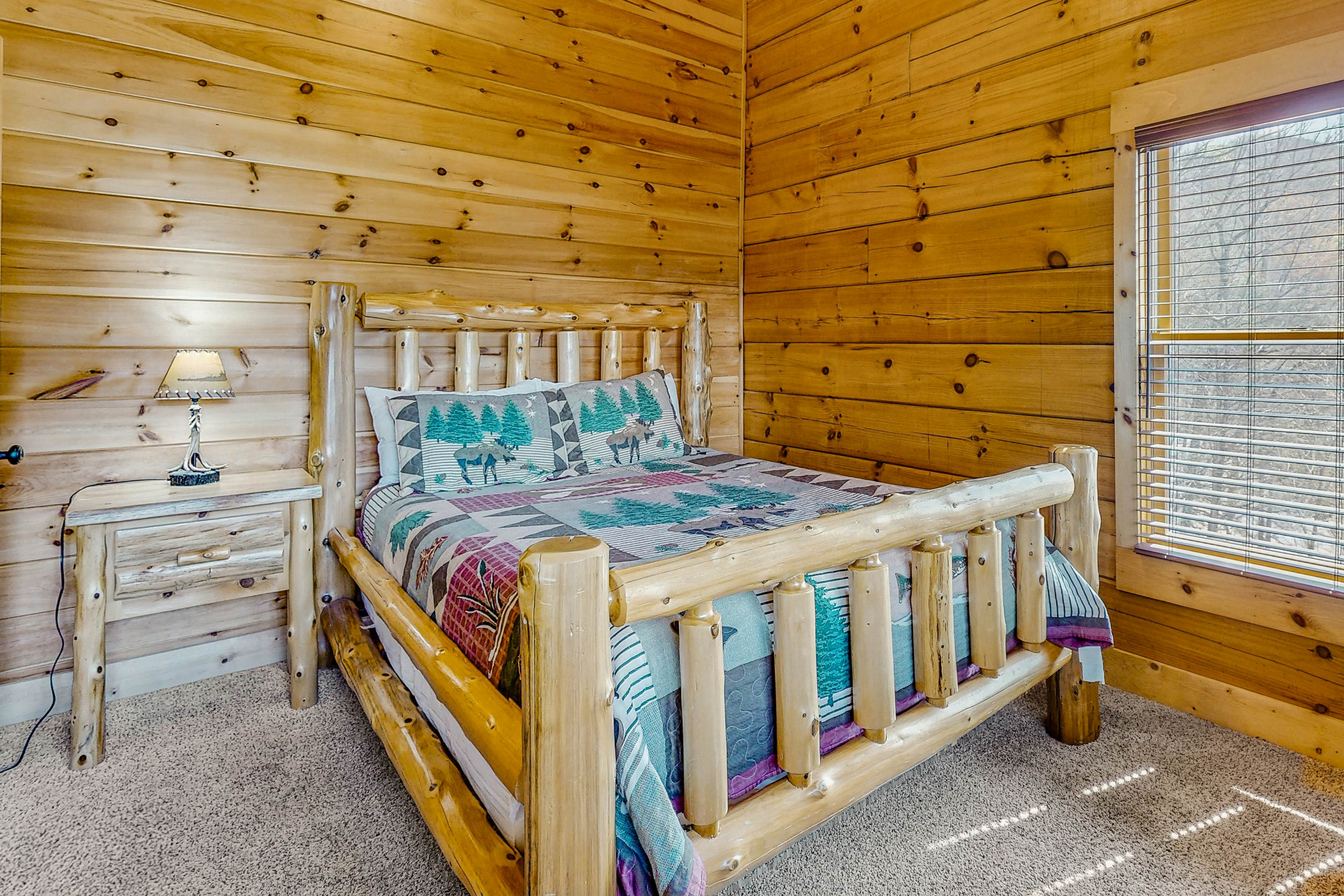 Large Cabin, Sleeps 20・Games・Hot Tub・Amazing Views