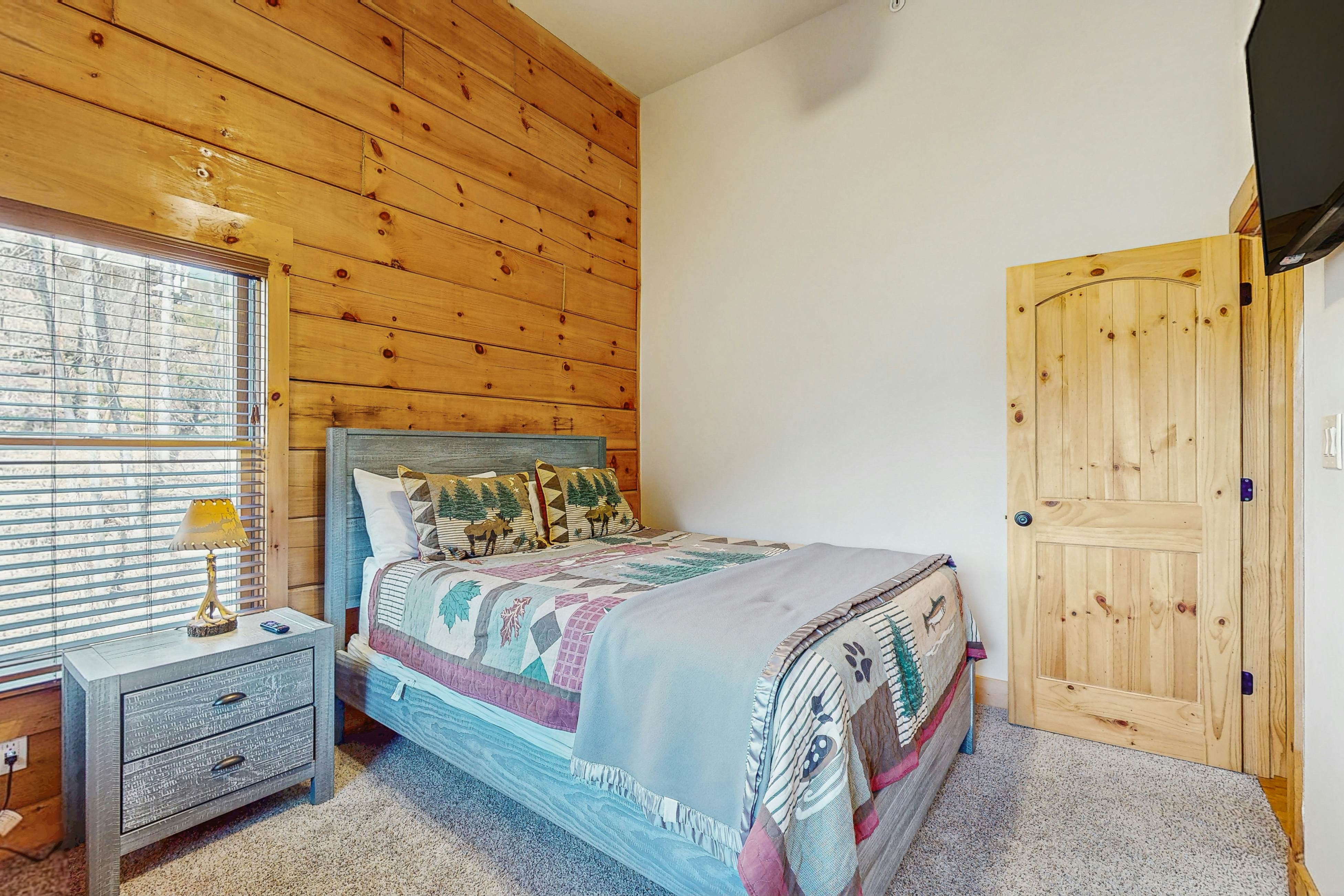 Large Cabin, Sleeps 20・Games・Hot Tub・Amazing Views