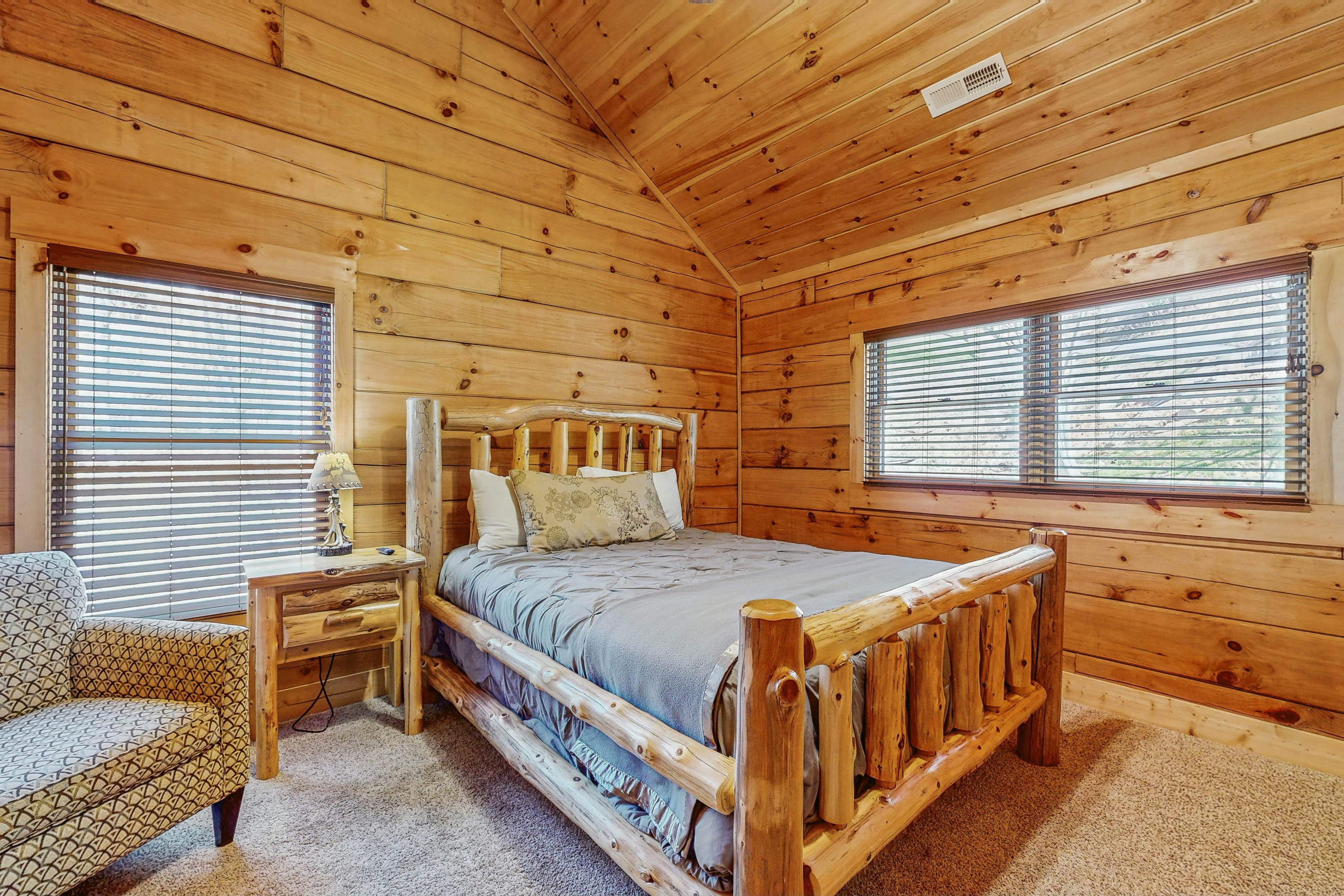 Large Cabin, Sleeps 20・Games・Hot Tub・Amazing Views