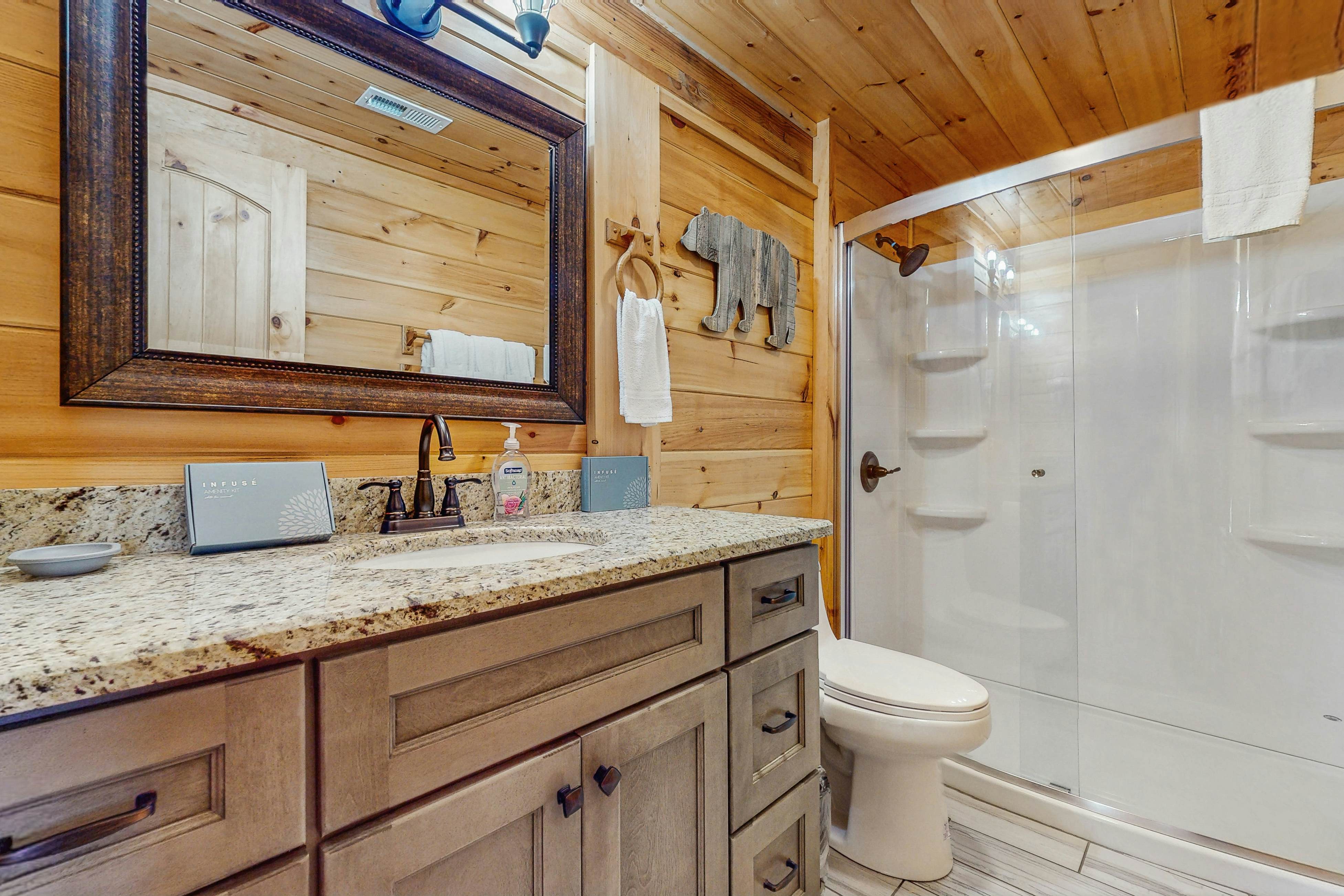 Large Cabin, Sleeps 20・Games・Hot Tub・Amazing Views