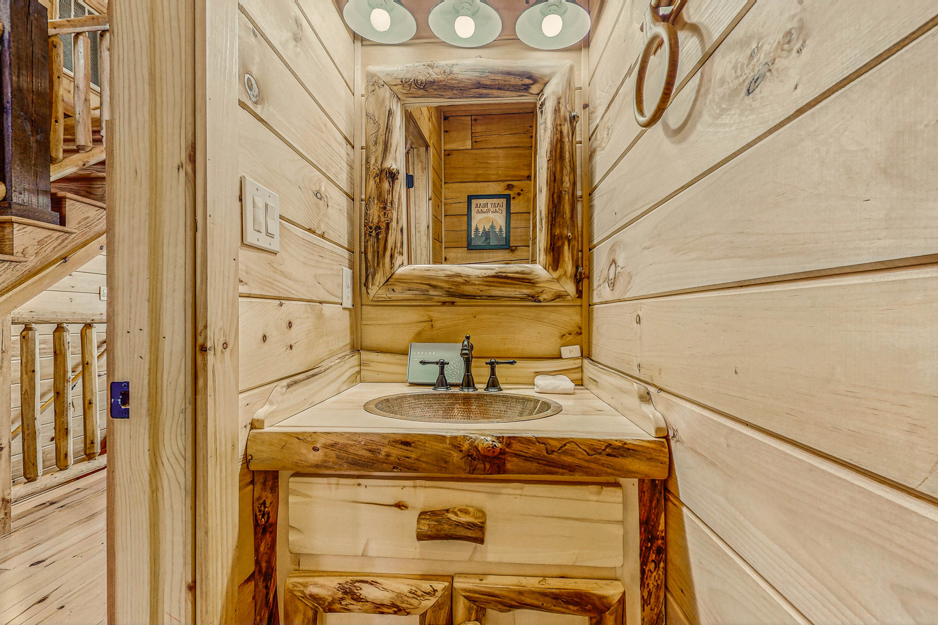 Large Cabin, Sleeps 20・Games・Hot Tub・Amazing Views