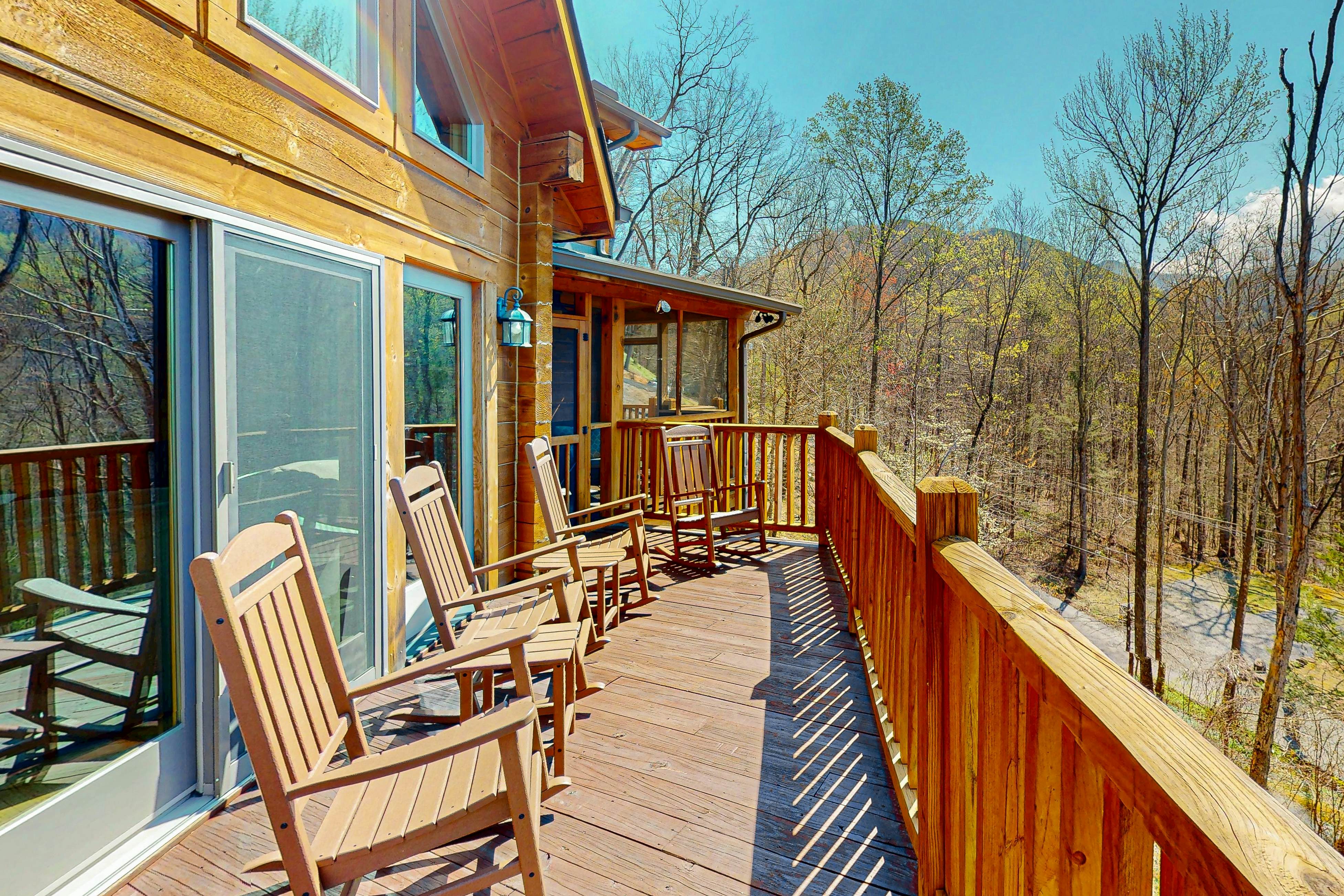Large Cabin, Sleeps 20・Games・Hot Tub・Amazing Views