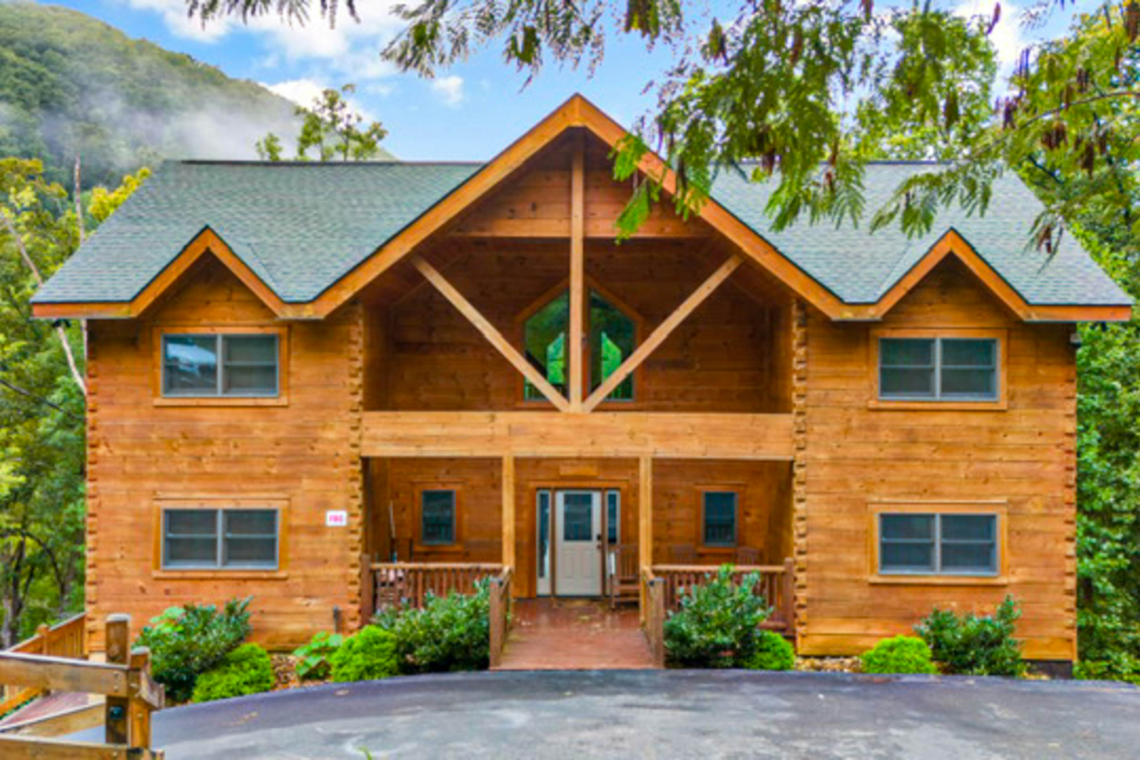 Large Cabin, Sleeps 20・Games・Hot Tub・Amazing Views