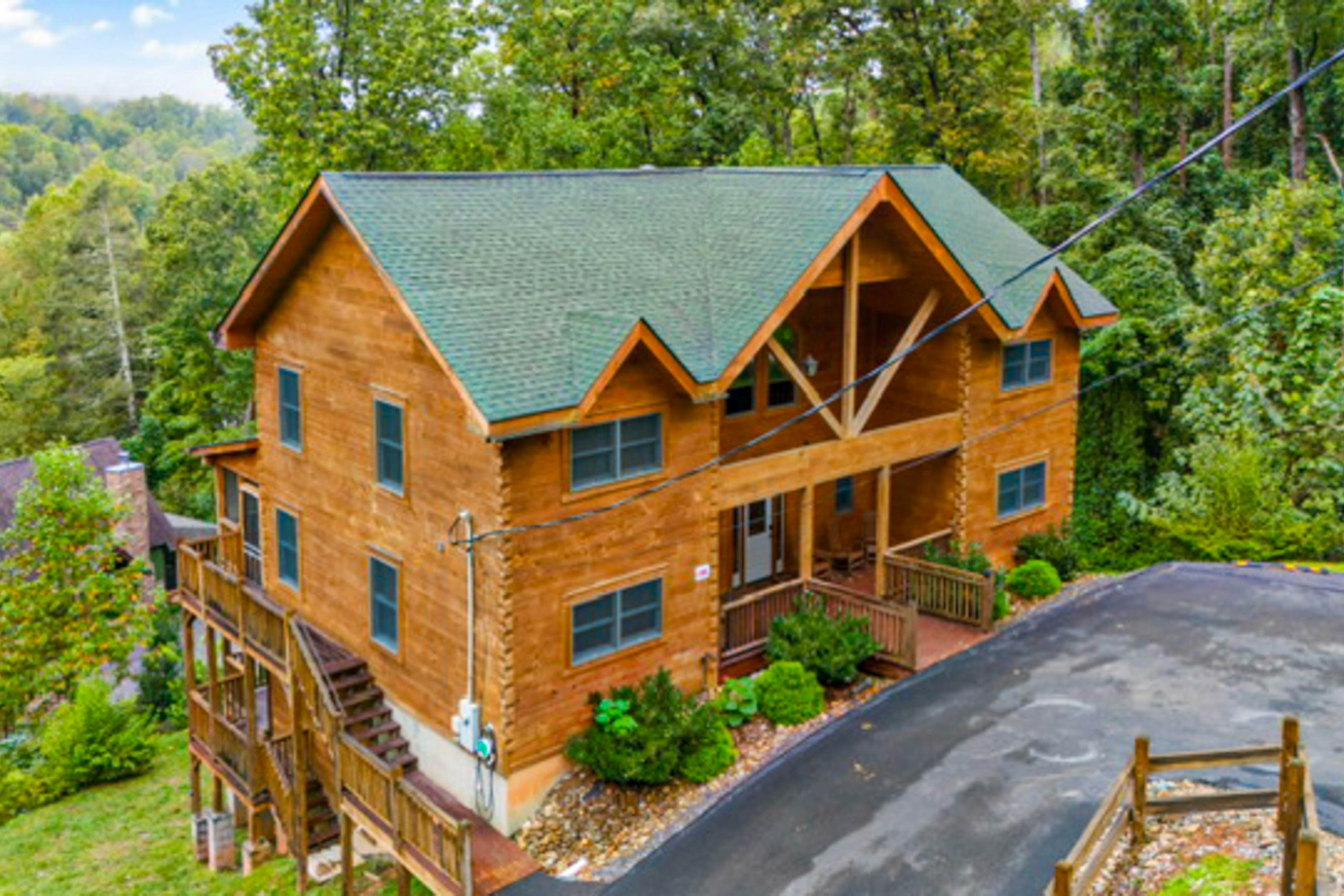 Large Cabin, Sleeps 20・Games・Hot Tub・Amazing Views