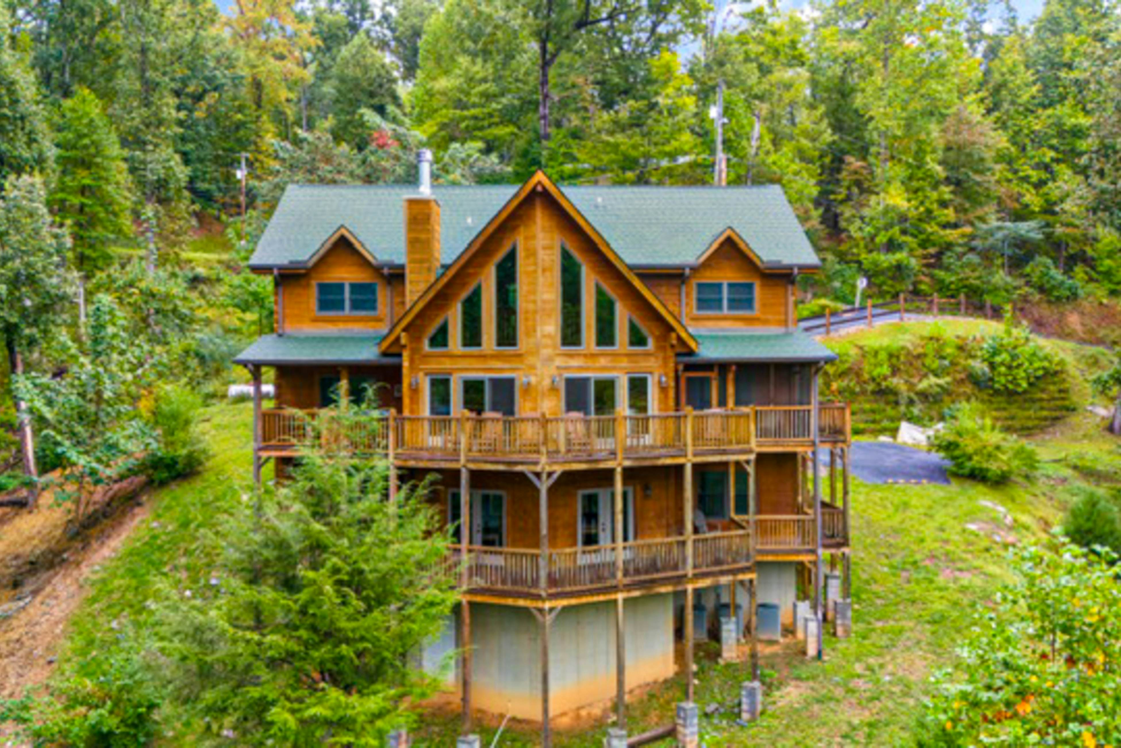 Large Cabin, Sleeps 20・Games・Hot Tub・Amazing Views