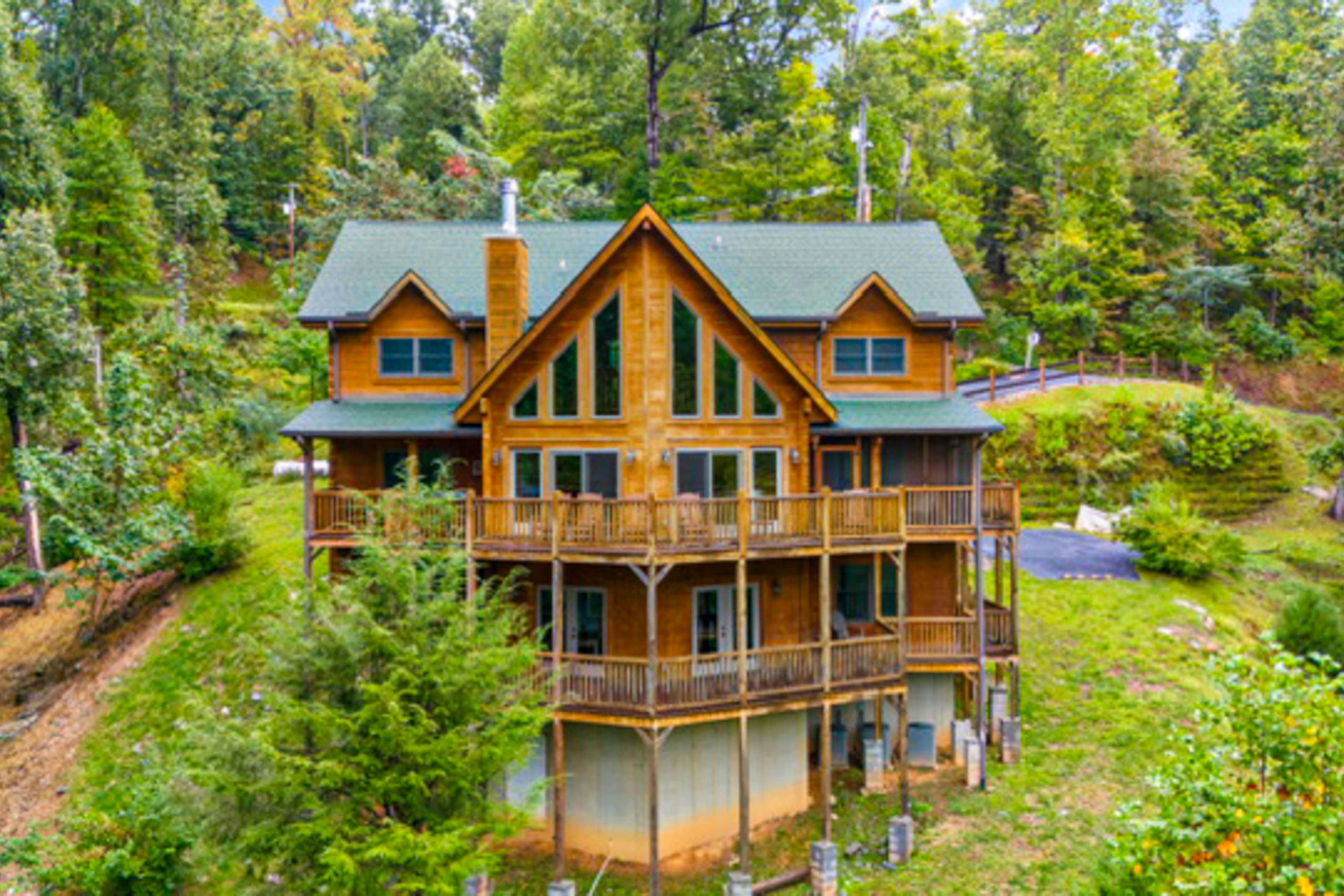 Large Cabin, Sleeps 20・Games・Hot Tub・Amazing Views