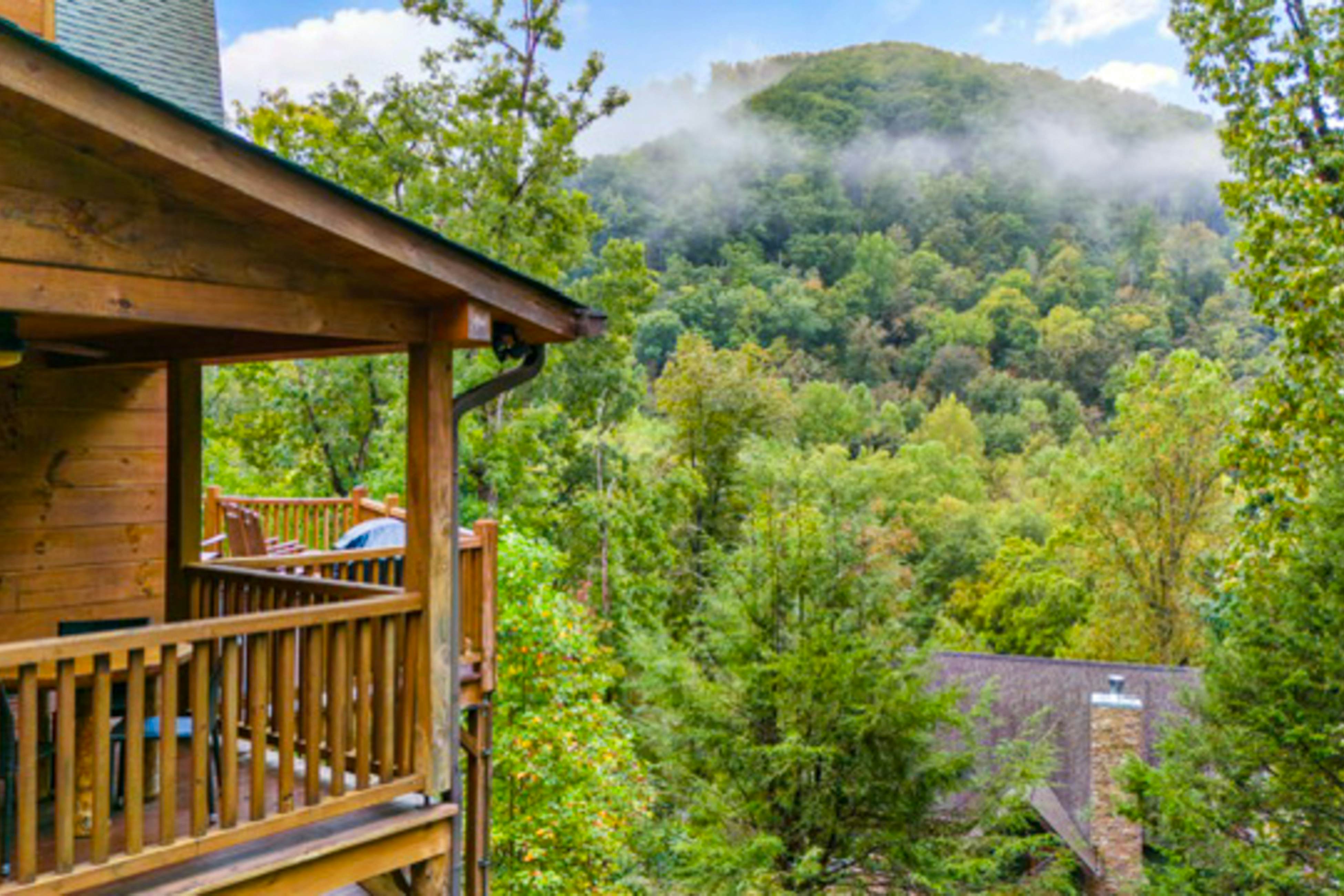 Large Cabin, Sleeps 20・Games・Hot Tub・Amazing Views
