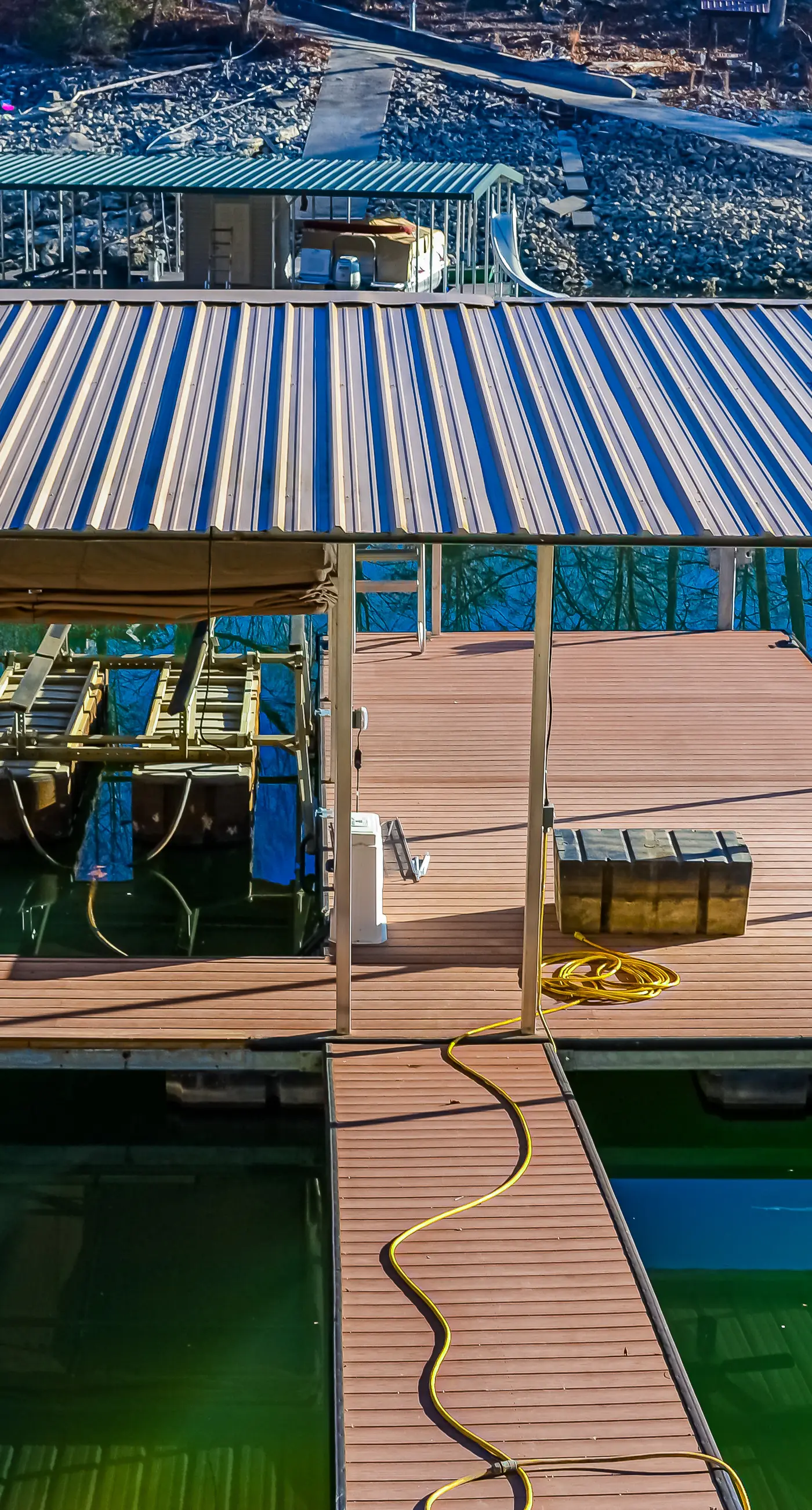 New Lake Home, Sleeps 14 , Private Dock, Deck, Grill