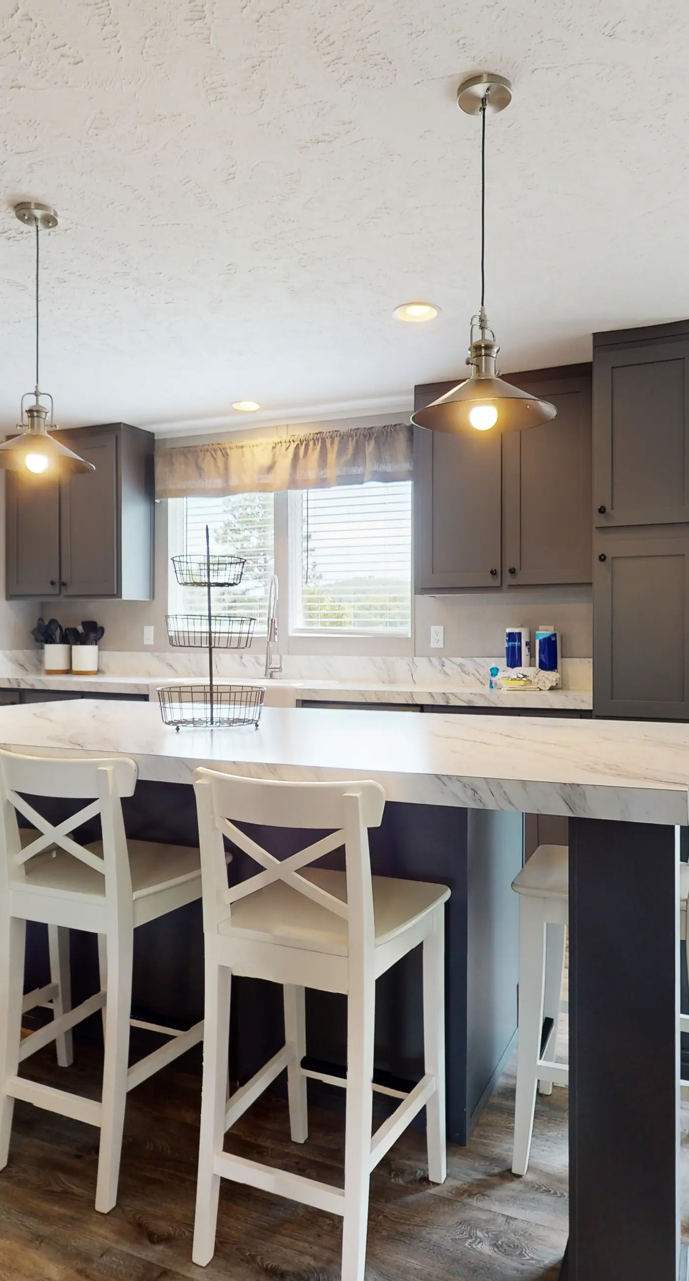 New Lake Home, Sleeps 14 , Private Dock, Deck, Grill