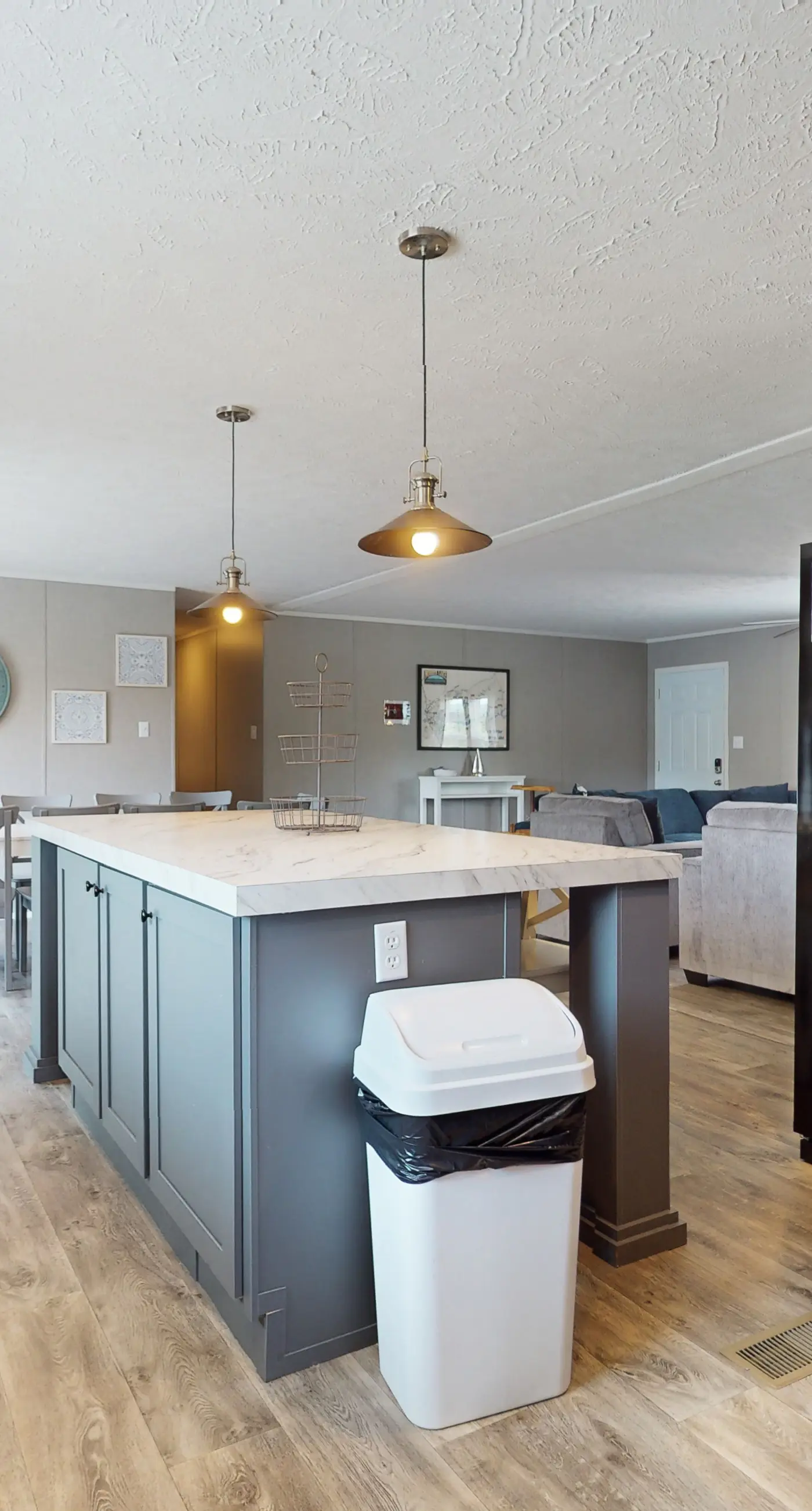 New Lake Home, Sleeps 14 , Private Dock, Deck, Grill