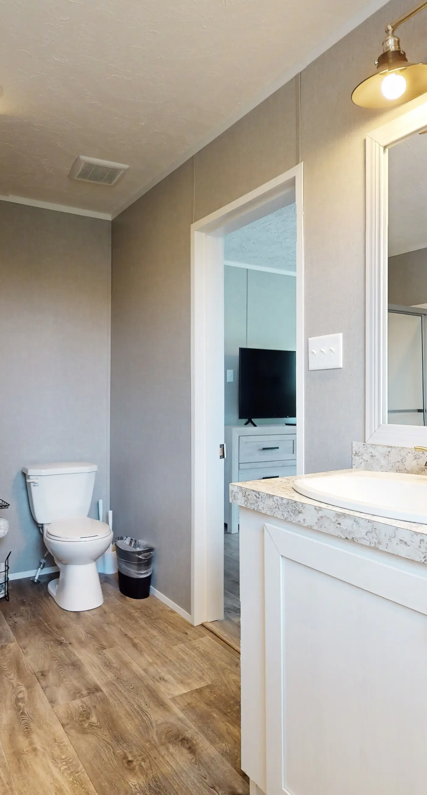 New Lake Home, Sleeps 14 , Private Dock, Deck, Grill