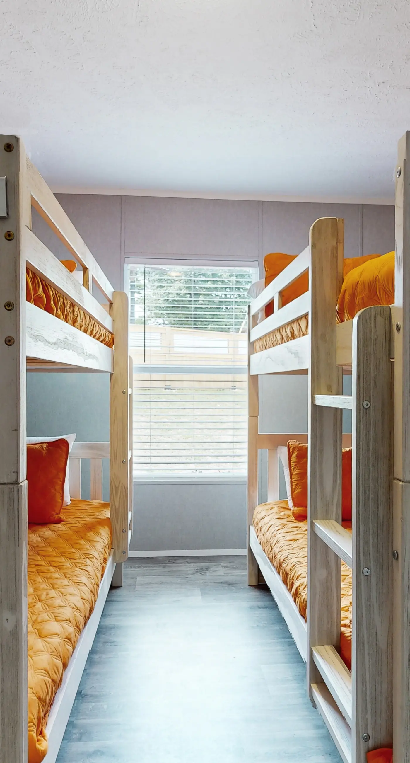 New Lake Home, Sleeps 14 , Private Dock, Deck, Grill