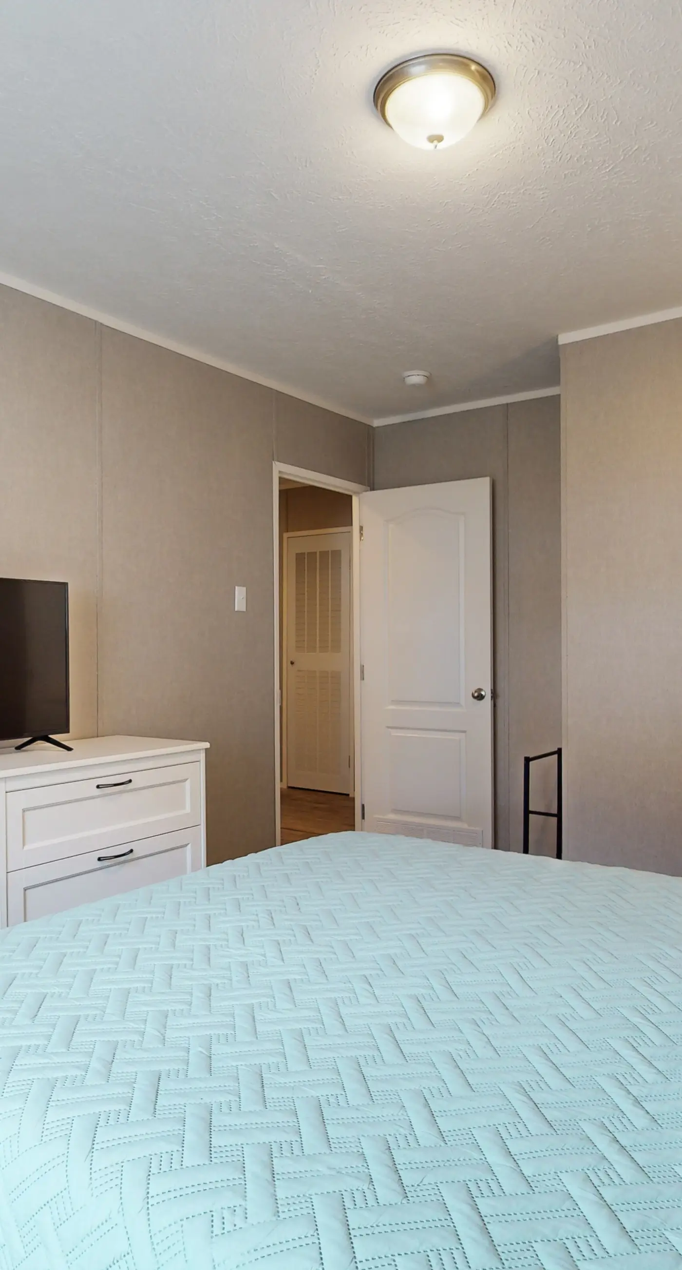 New Lake Home, Sleeps 14 , Private Dock, Deck, Grill