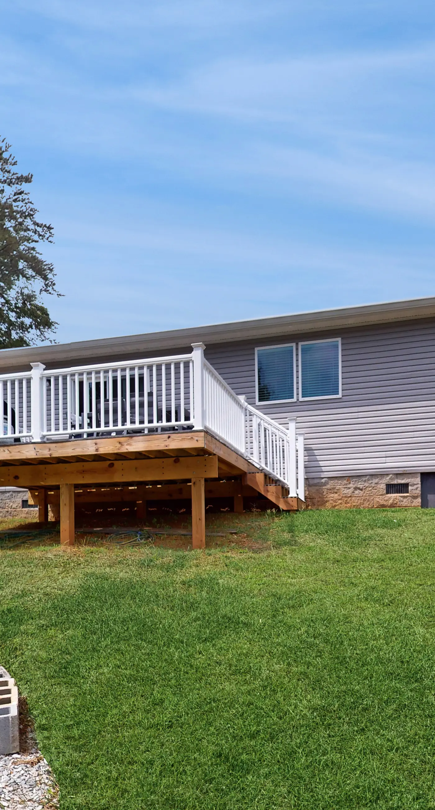 New Lake Home, Sleeps 14 , Private Dock, Deck, Grill