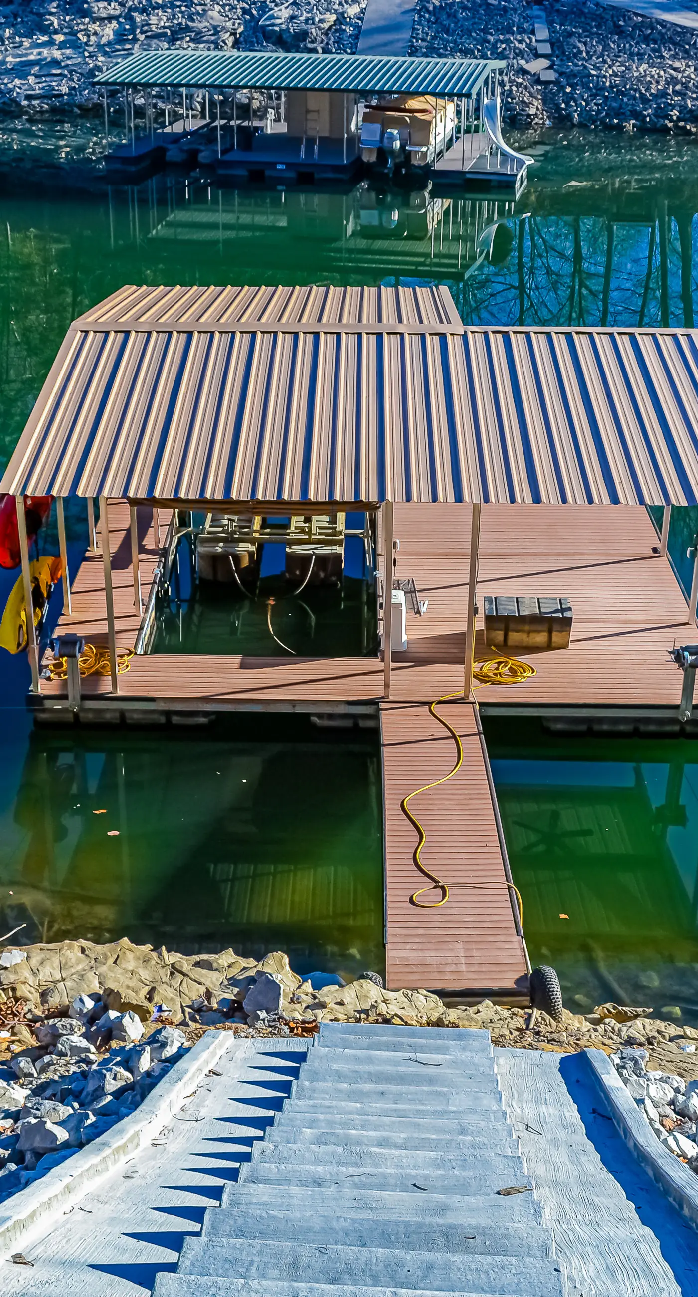 New Lake Home, Sleeps 14 , Private Dock, Deck, Grill