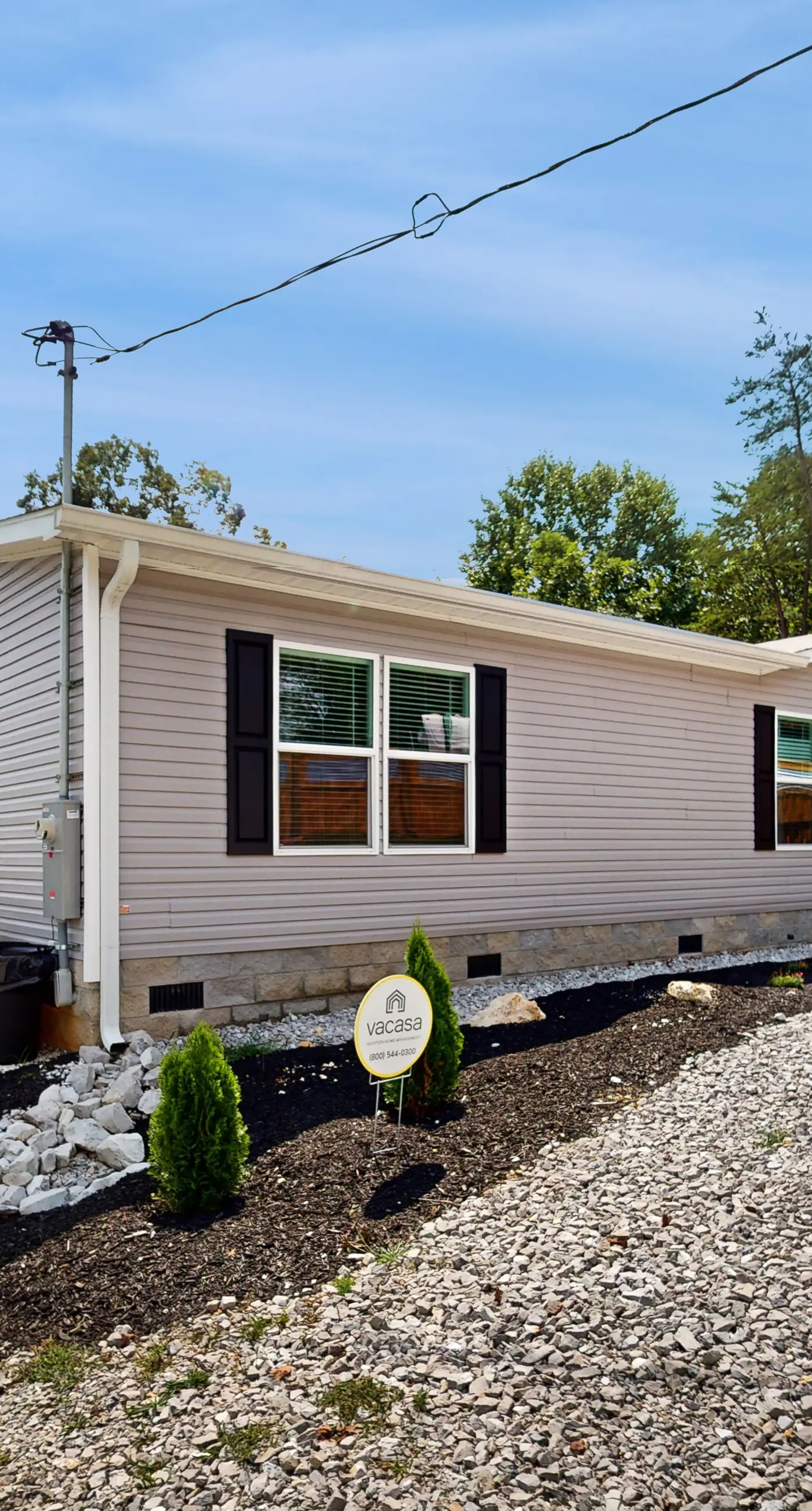 New Lake Home, Sleeps 14 , Private Dock, Deck, Grill