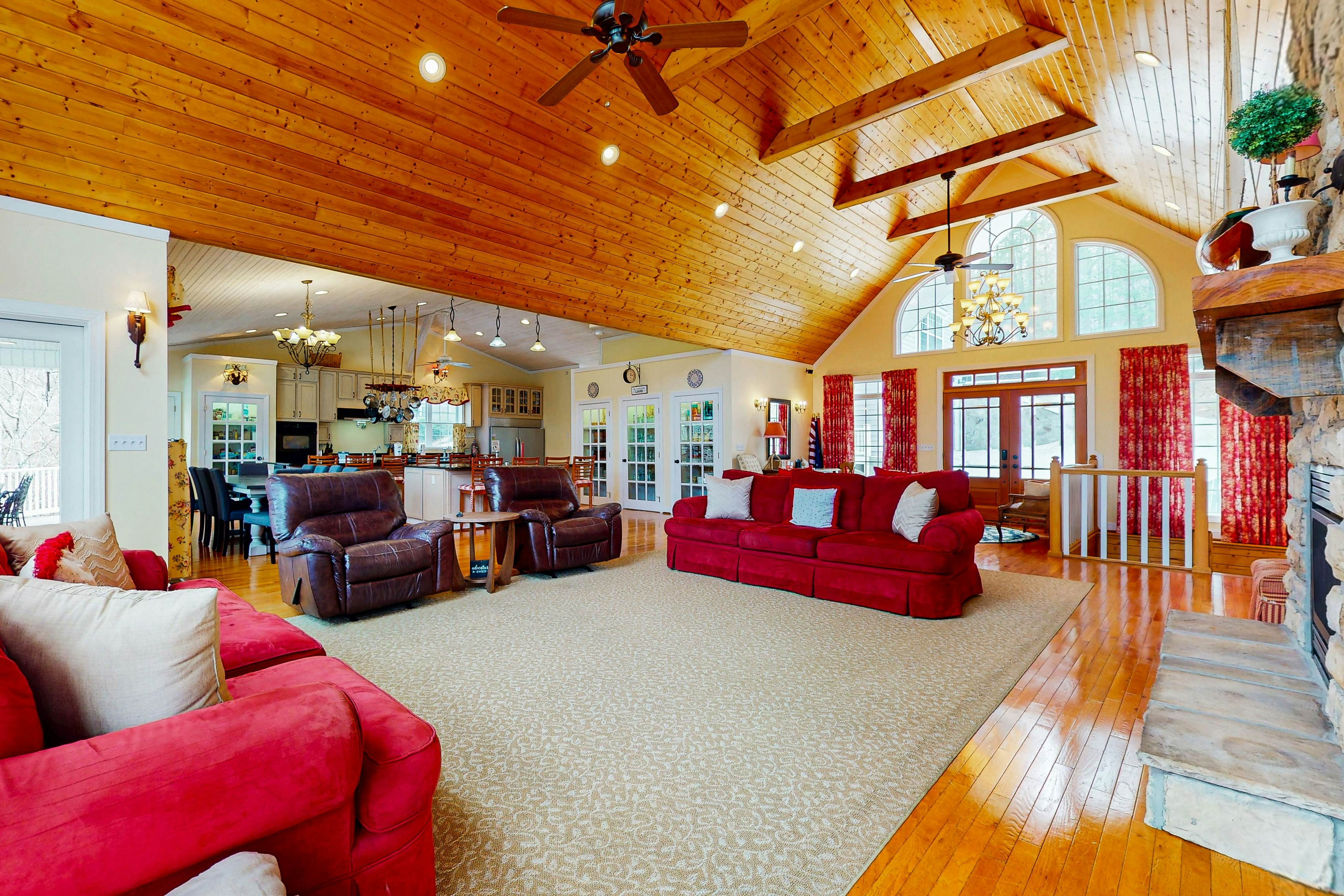 Lake Norris Luxe Home, Sleep 31・Dock W Slide・Games