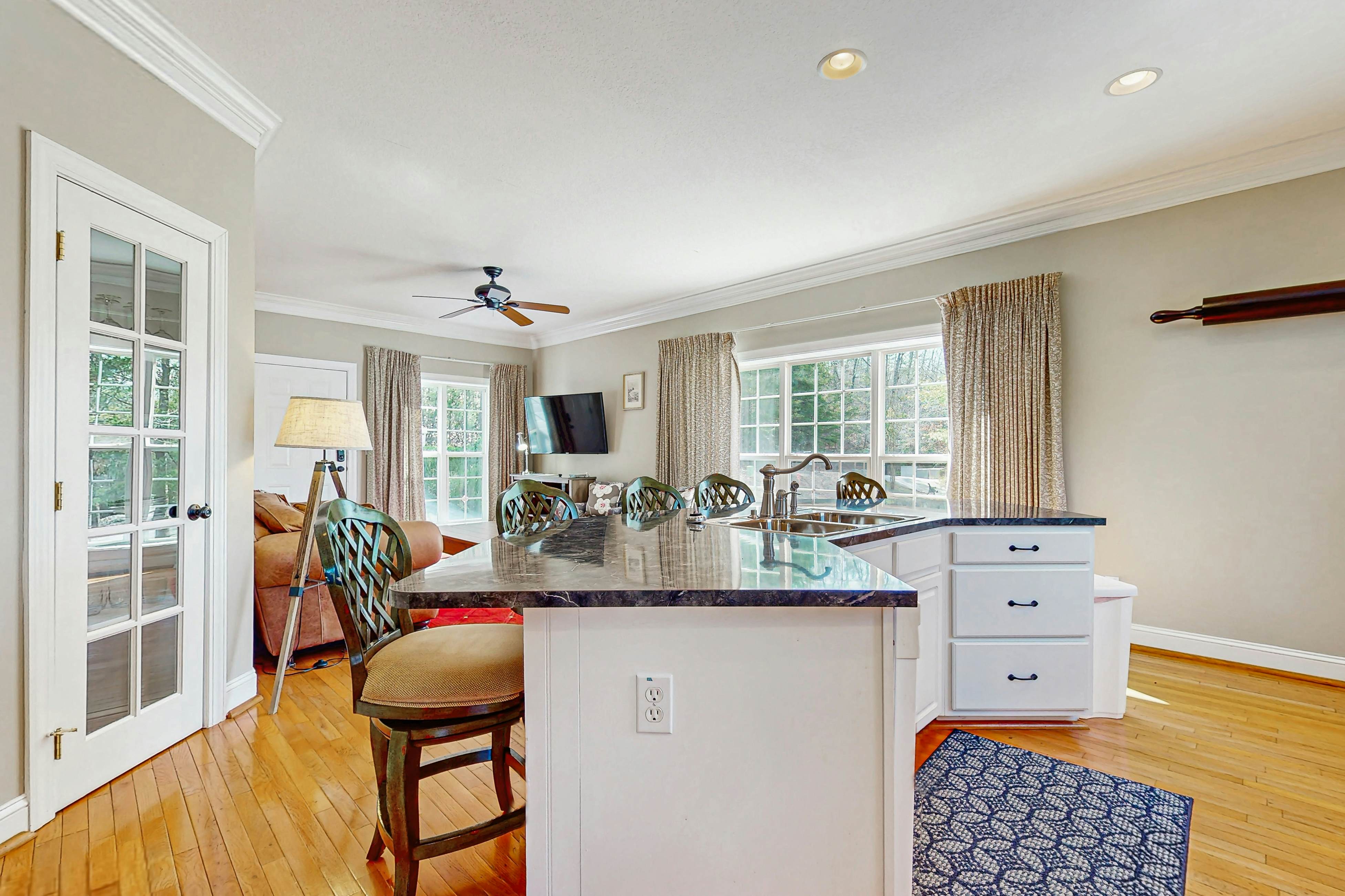 Lake Norris Luxe Home, Sleep 31・Dock W Slide・Games