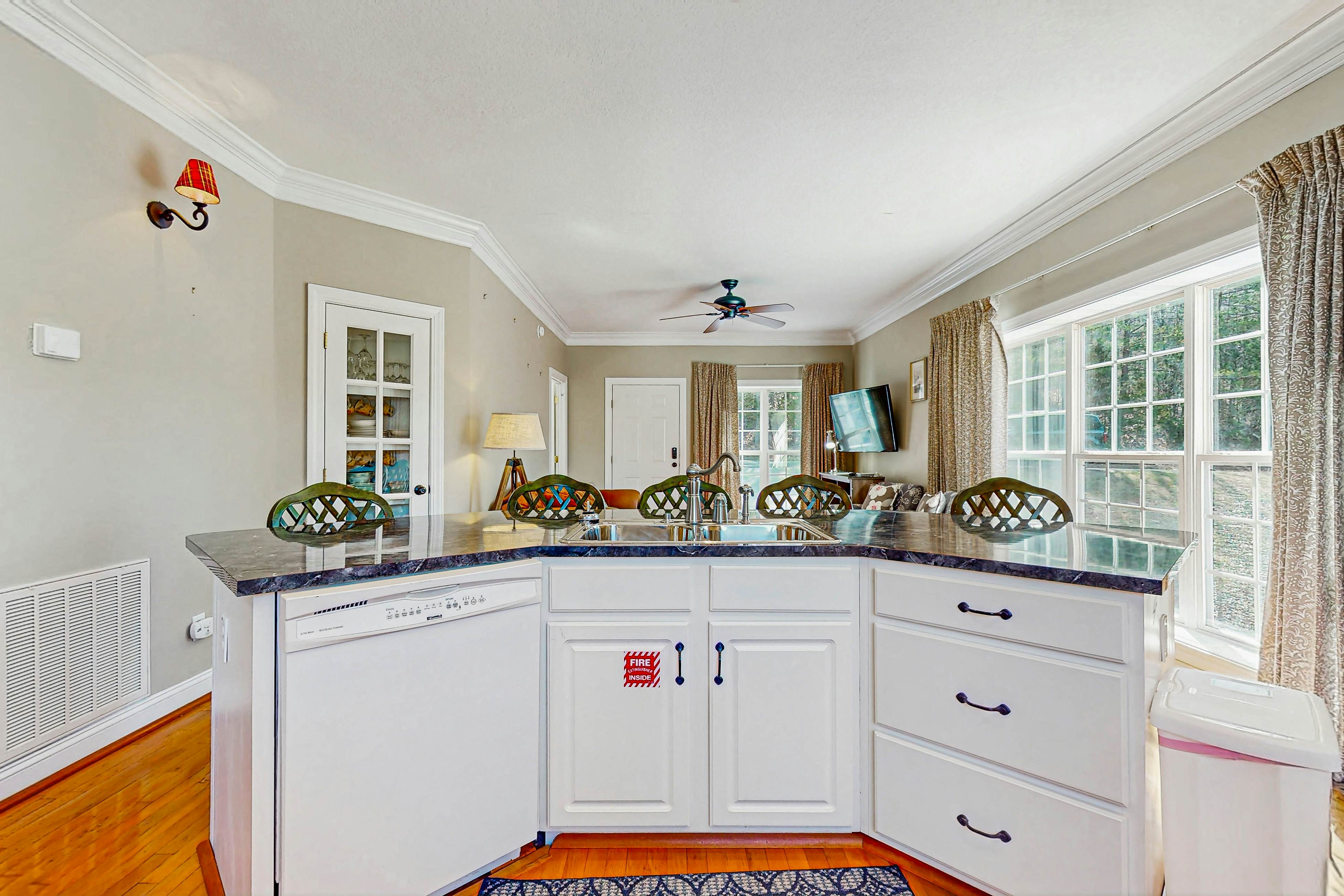 Lake Norris Luxe Home, Sleep 31・Dock W Slide・Games