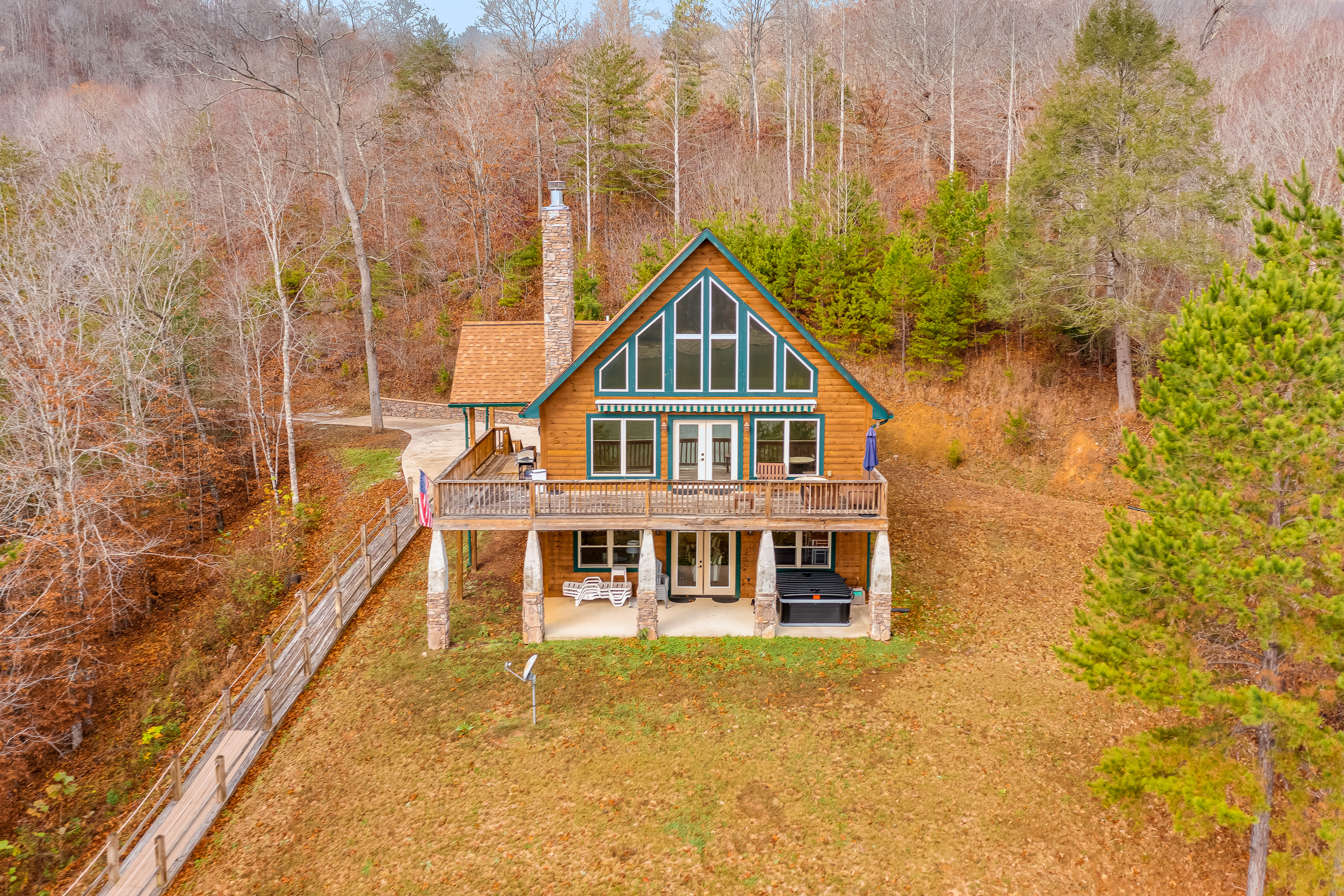 Lakefront House, Sleeps 12・Hot Tub・Mtn view・Grill