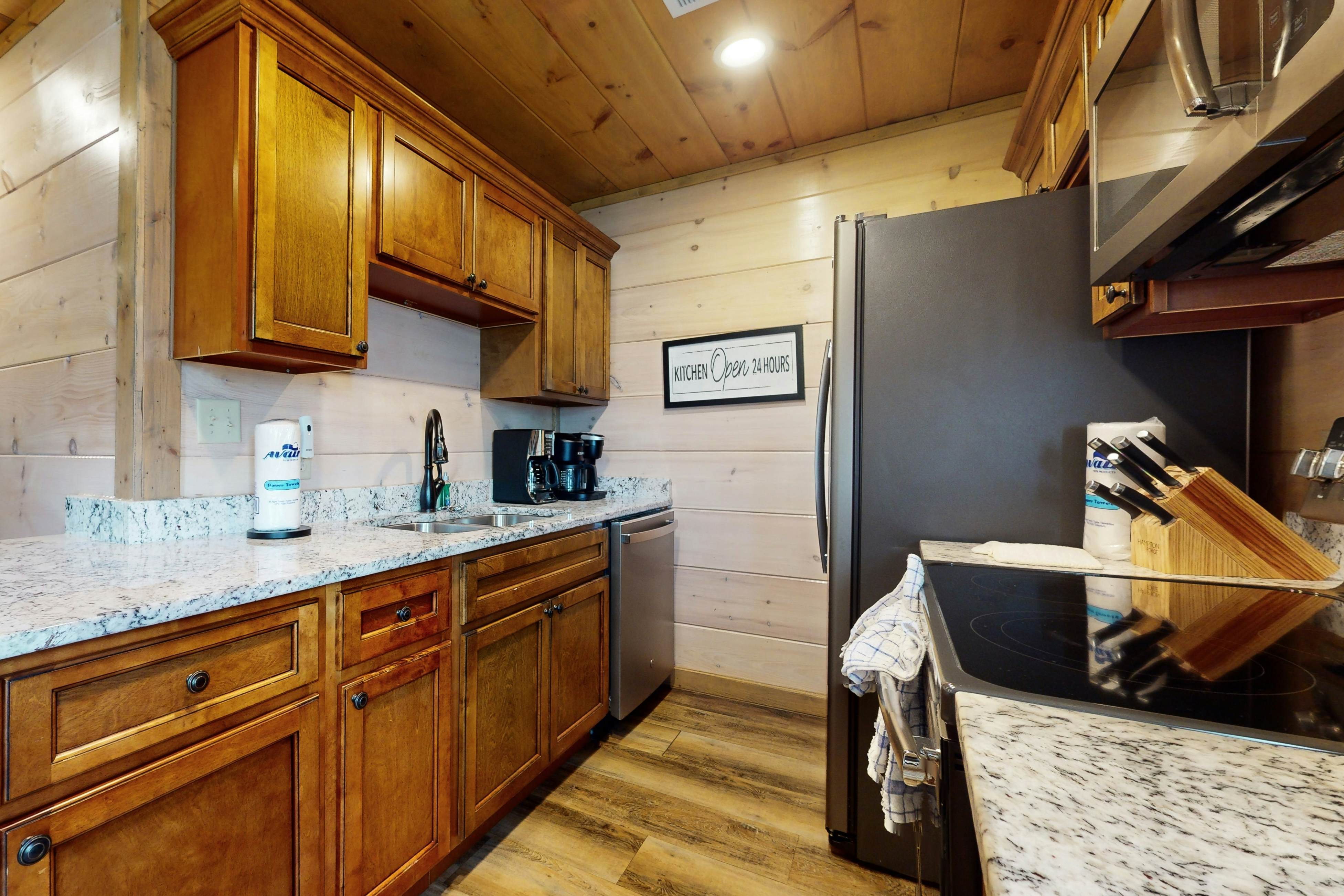 2-Unit Cabin w/ 2 Private Hot Tubs - Free Attraction Tickets