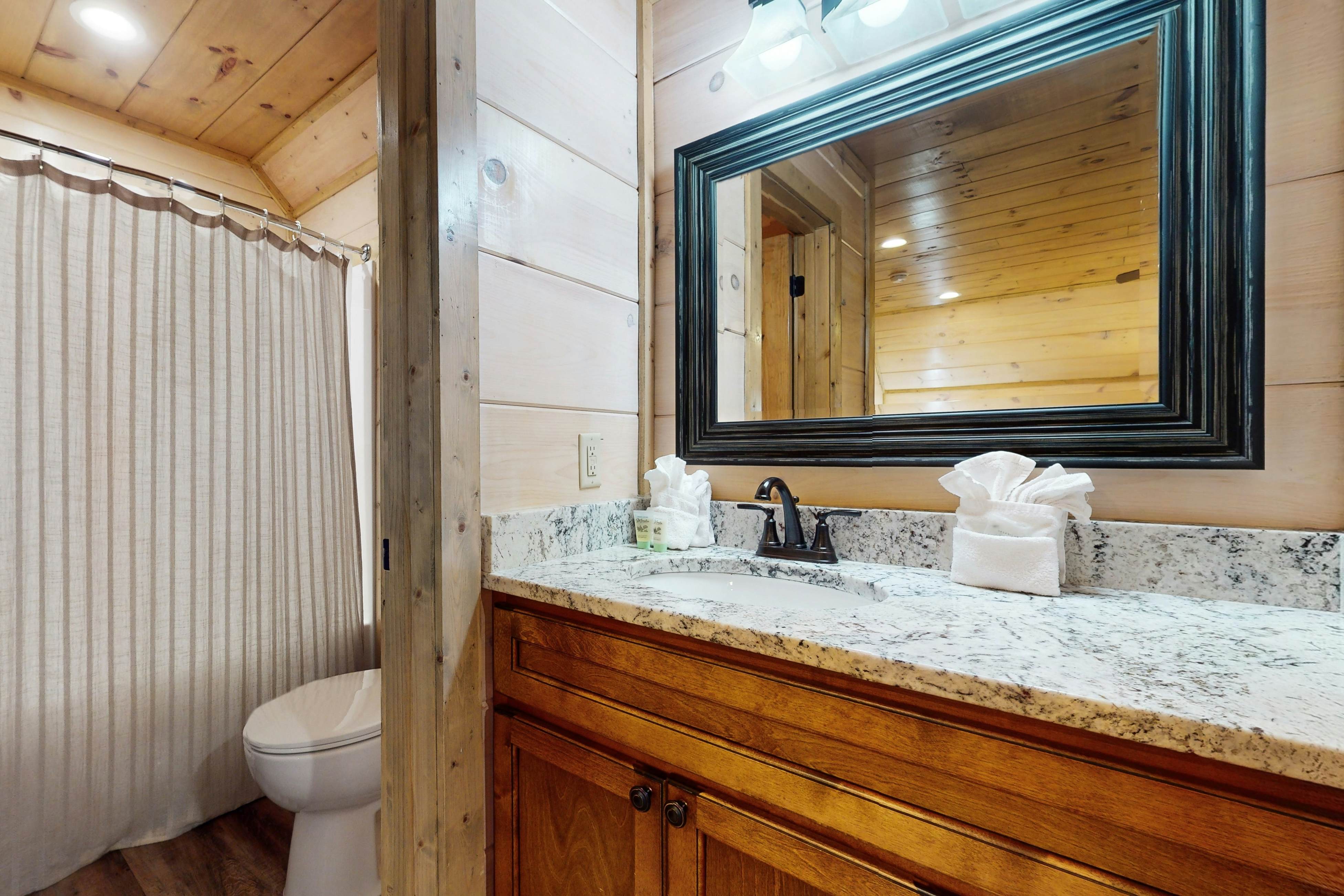 2-Unit Cabin w/ 2 Private Hot Tubs - Free Attraction Tickets