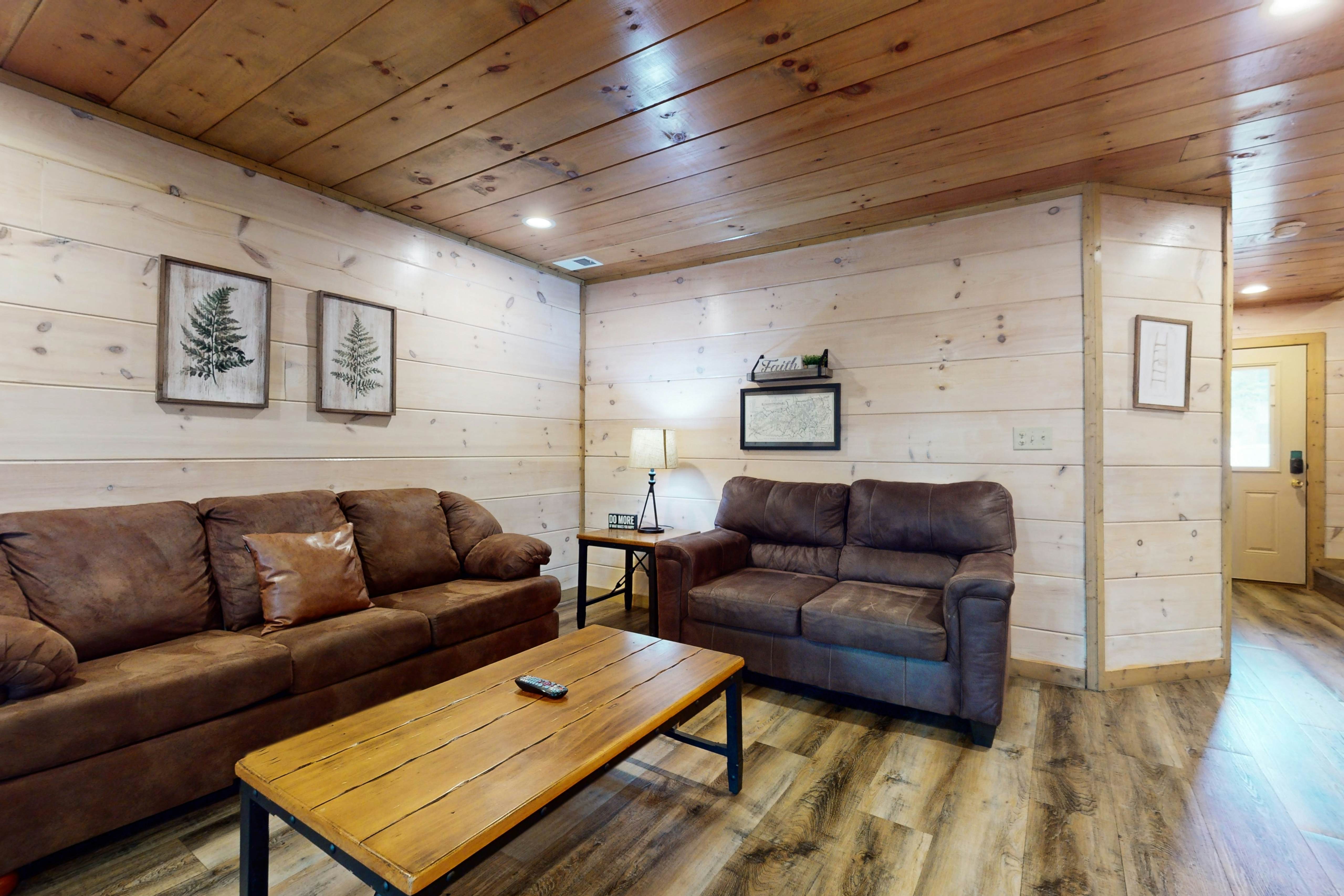 2-Unit Cabin w/ 2 Private Hot Tubs - Free Attraction Tickets