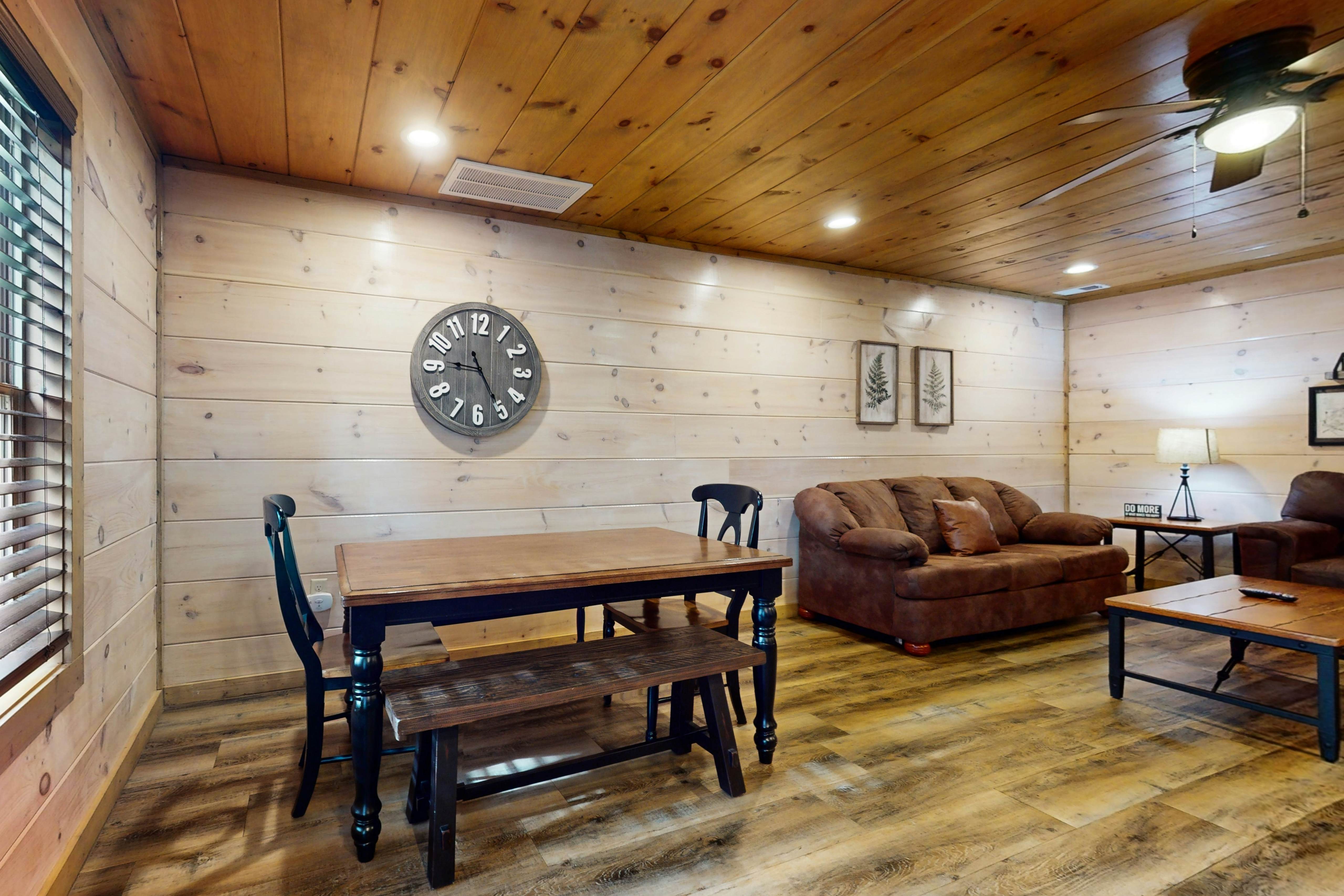 2-Unit Cabin w/ 2 Private Hot Tubs - Free Attraction Tickets