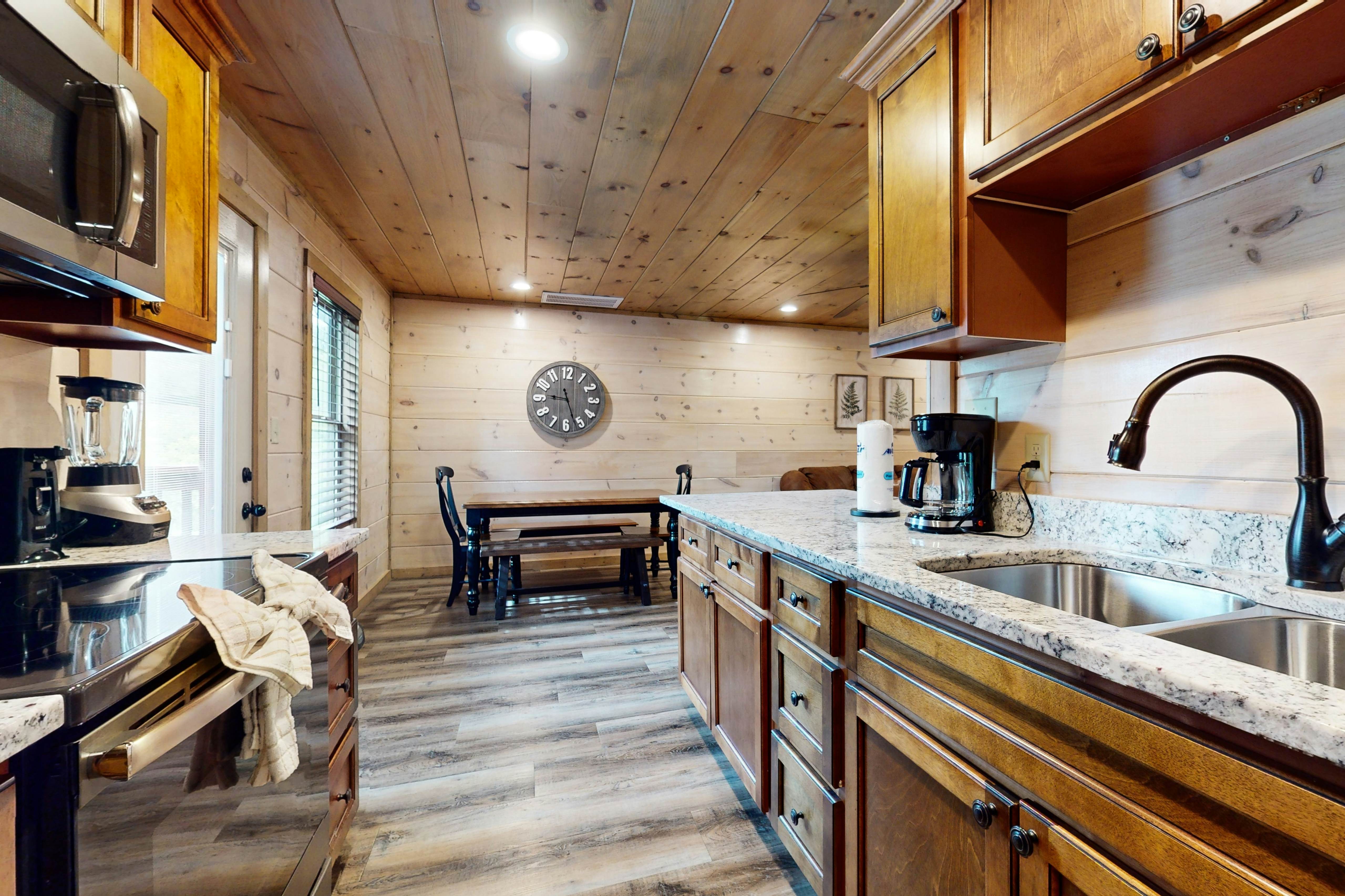 2-Unit Cabin w/ 2 Private Hot Tubs - Free Attraction Tickets